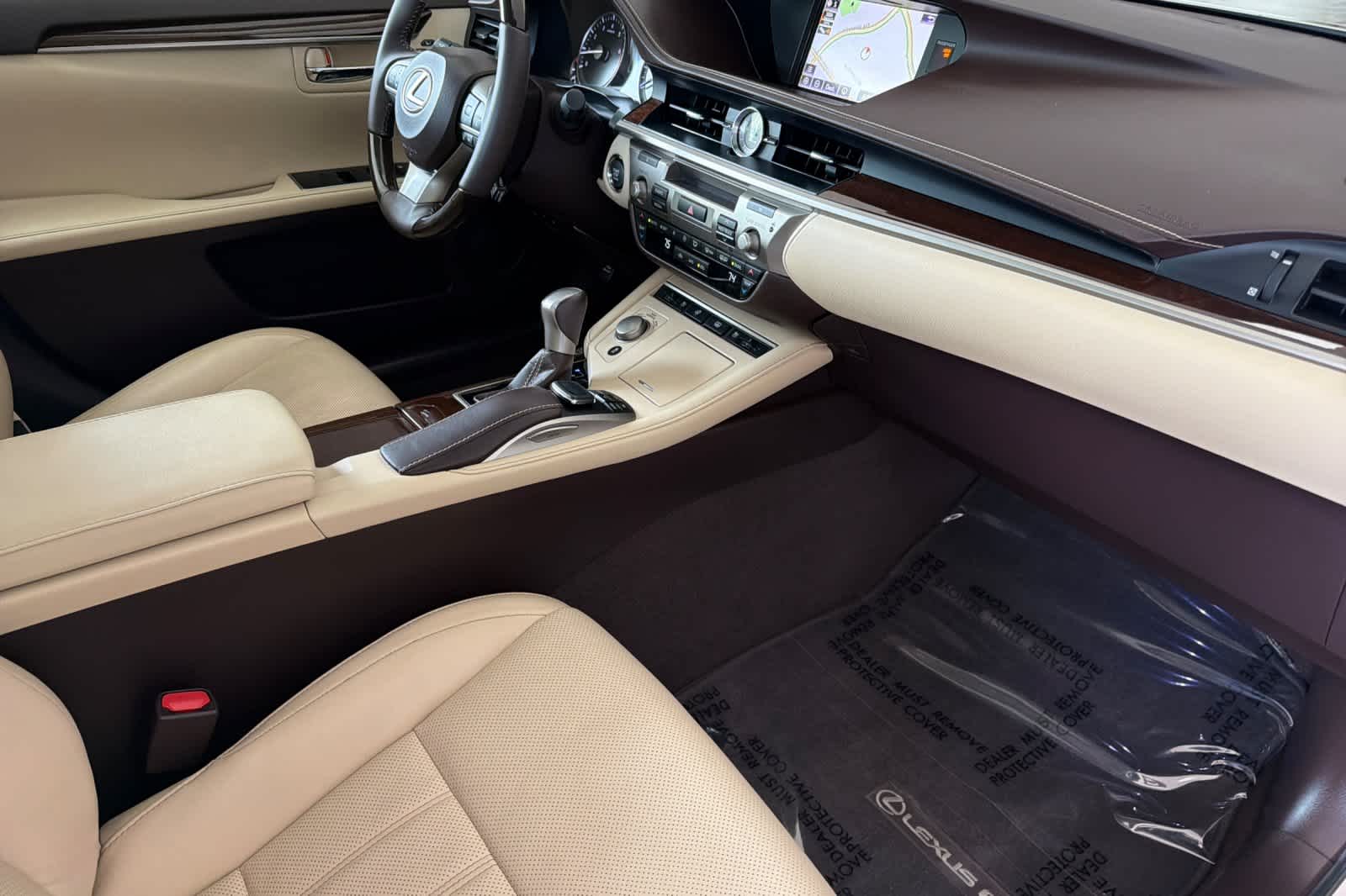 Thumbnail: 2017 Lexus ES - 15