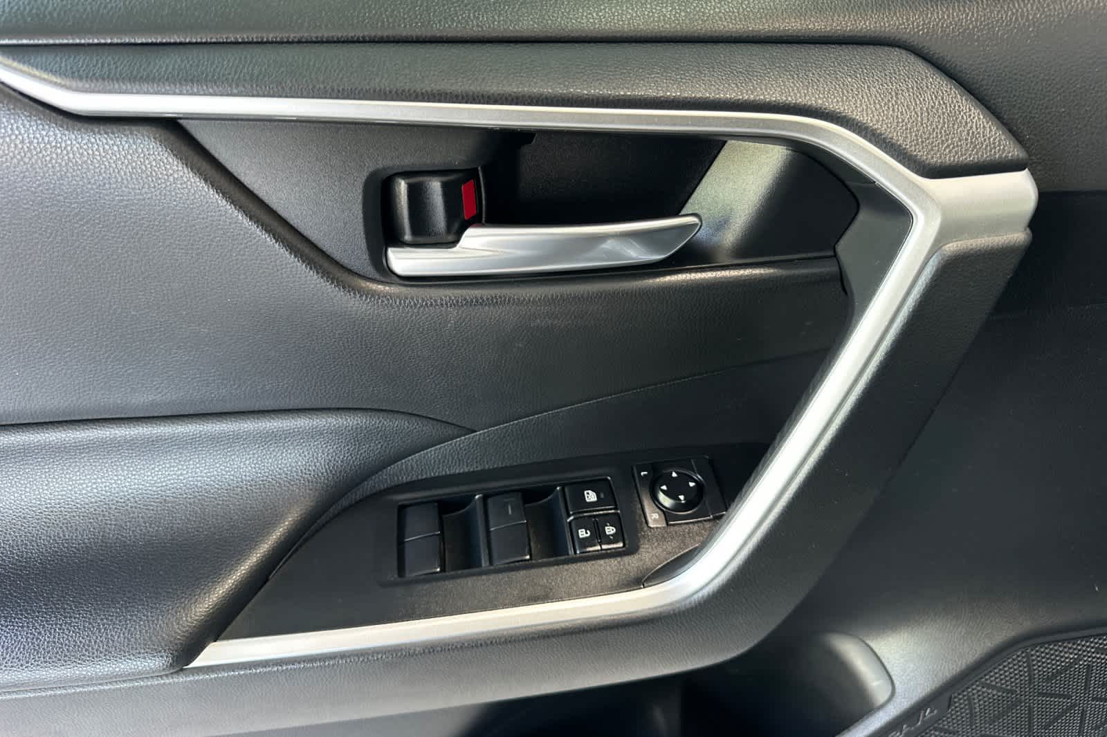 Thumbnail: 2021 Toyota RAV4 - 12