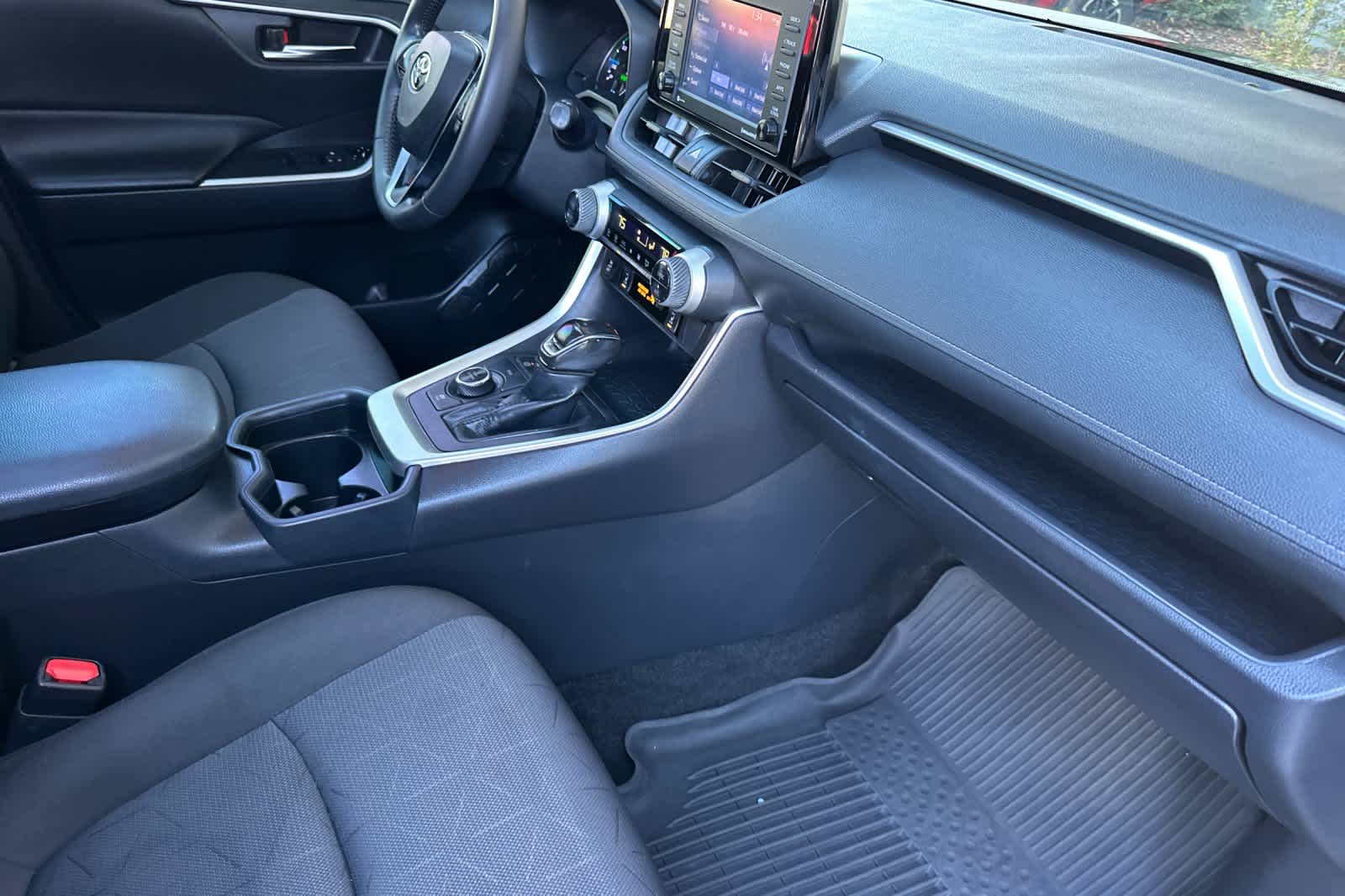 Thumbnail: 2020 Toyota RAV4 - 17