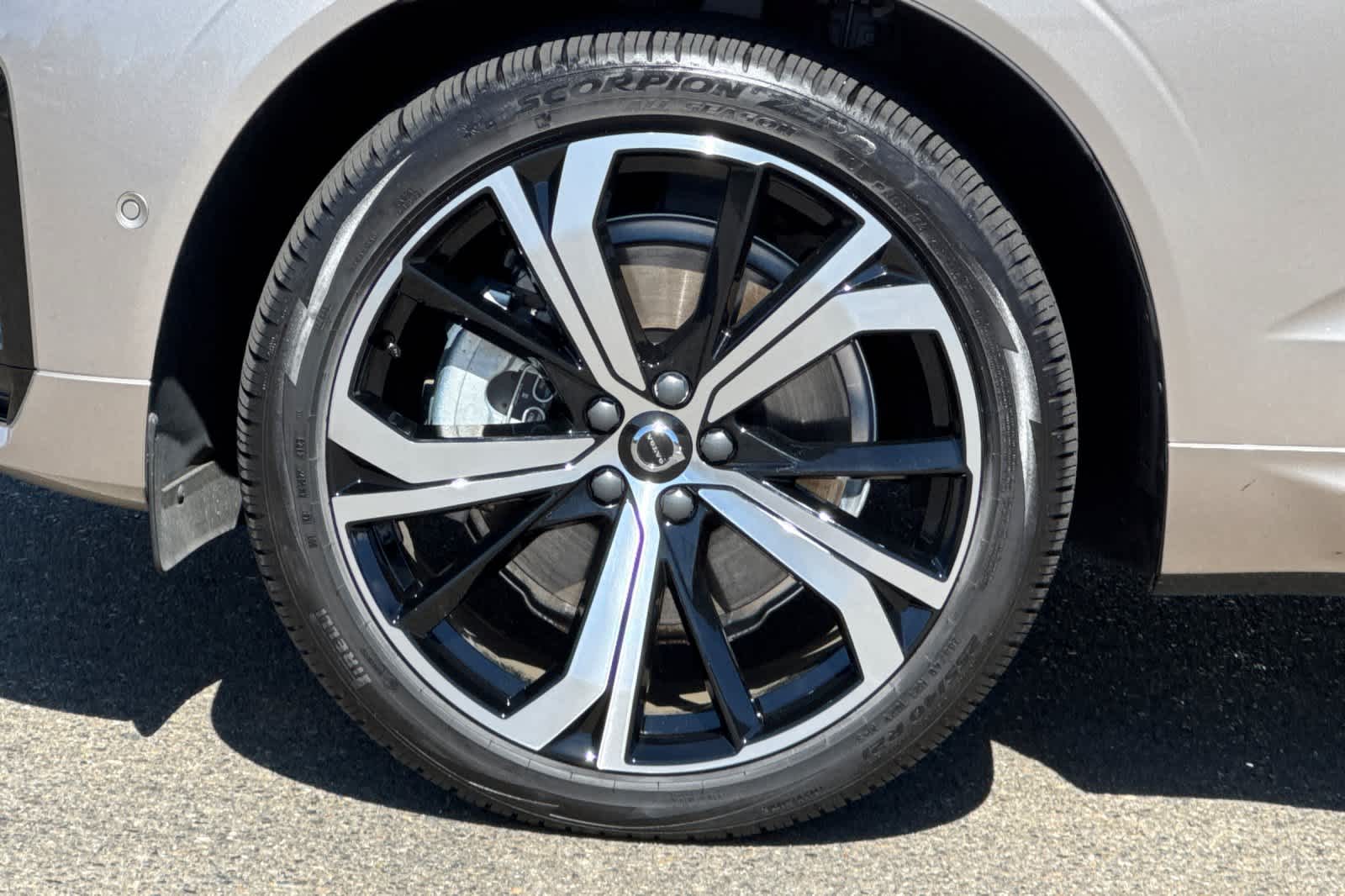 Thumbnail: 2024 Volvo XC60 - 31