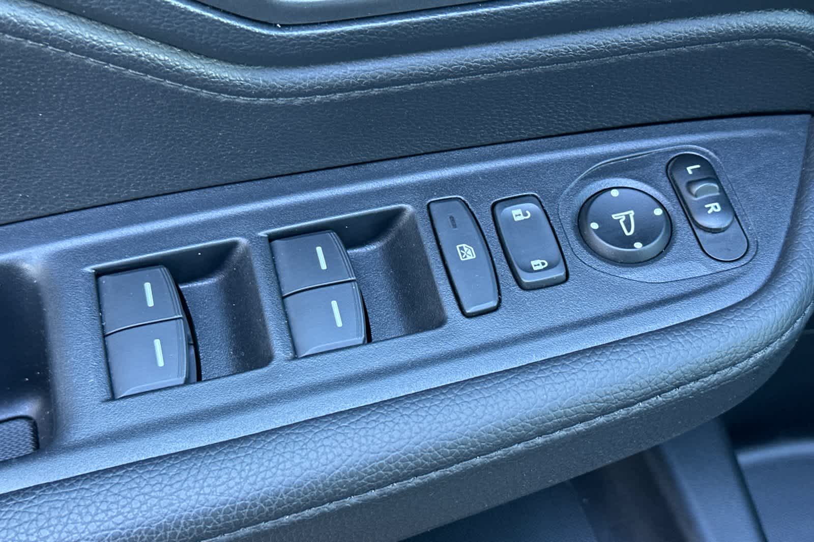 Thumbnail: 2023 Honda Odyssey - 13