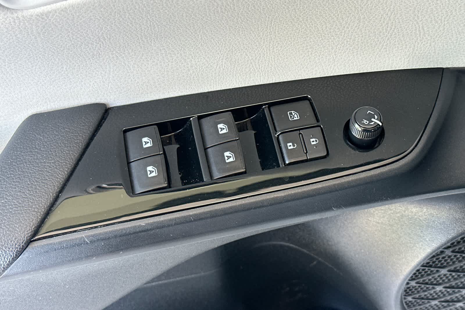 2016 Toyota Prius Three 13