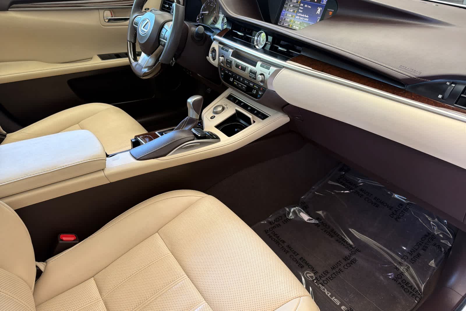 Thumbnail: 2016 Lexus ES - 16