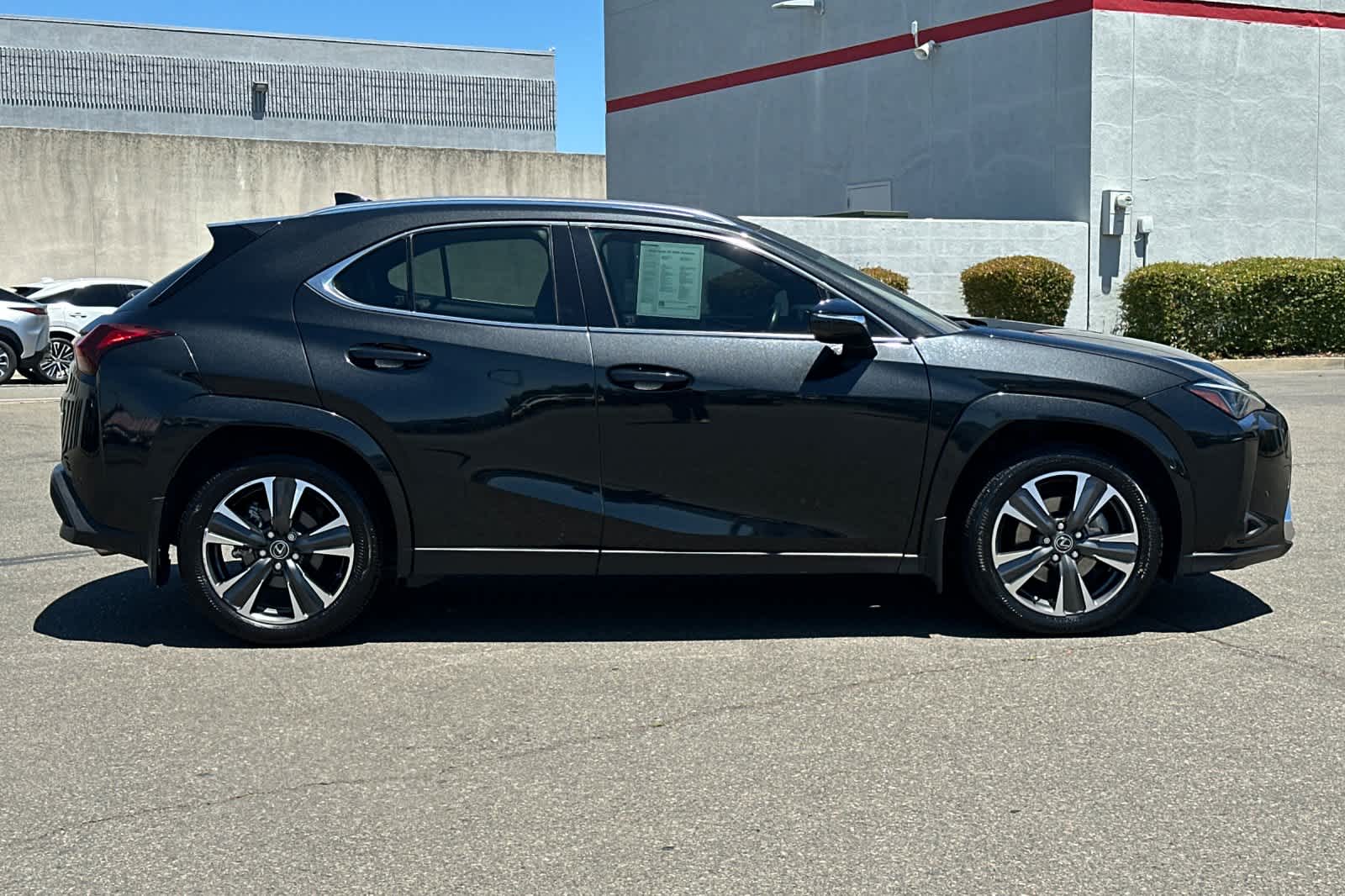 Thumbnail: 2023 Lexus UX - 5