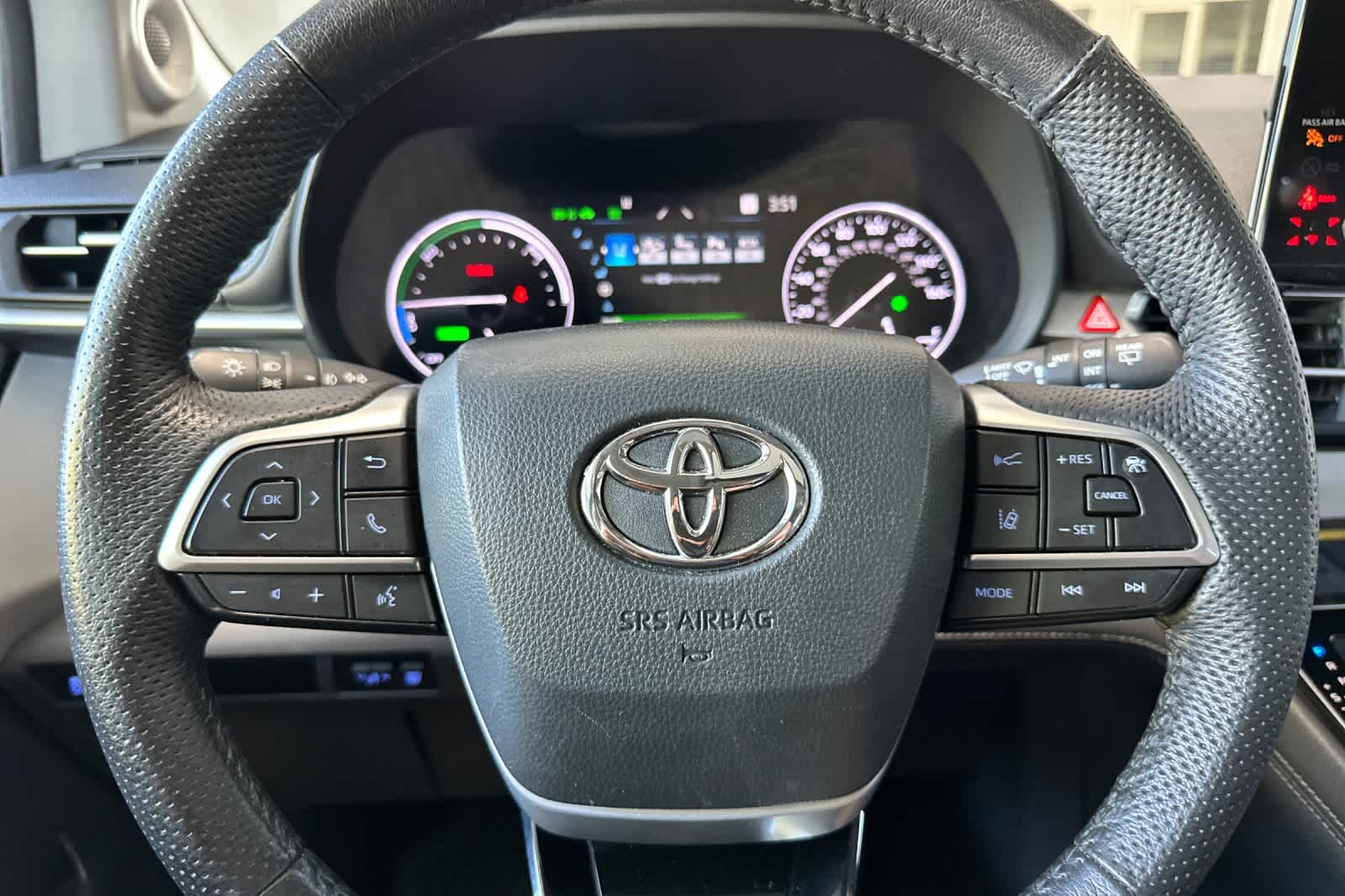 Thumbnail: 2023 Toyota Sienna - 27
