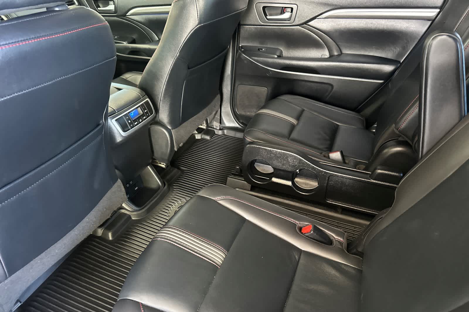 Thumbnail: 2019 Toyota Highlander - 4
