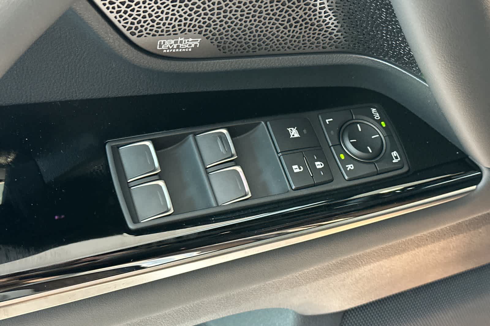 Thumbnail: 2025 Lexus LX - 11