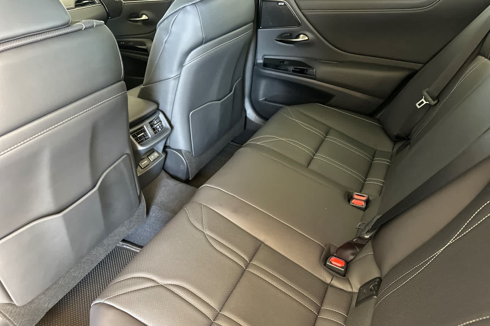 Thumbnail: 2025 Lexus ES - 4