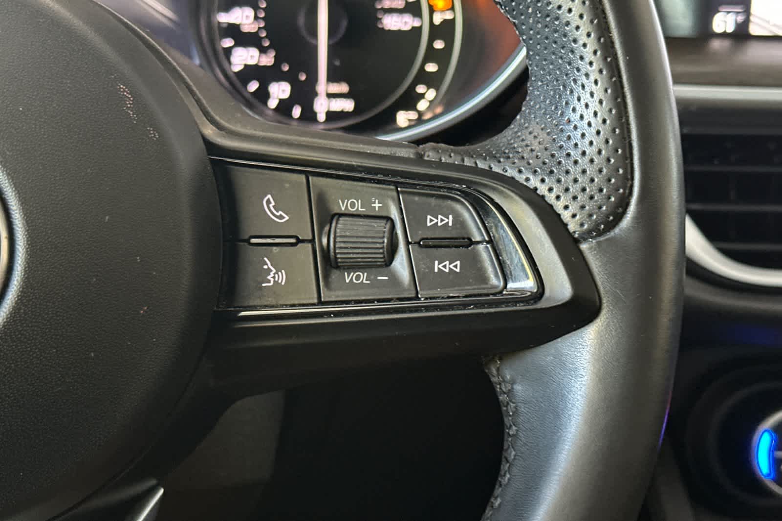 Thumbnail: 2022 Alfa Romeo Stelvio - 28