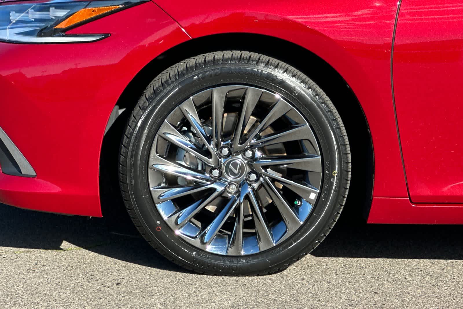 Thumbnail: 2025 Lexus ES - 31