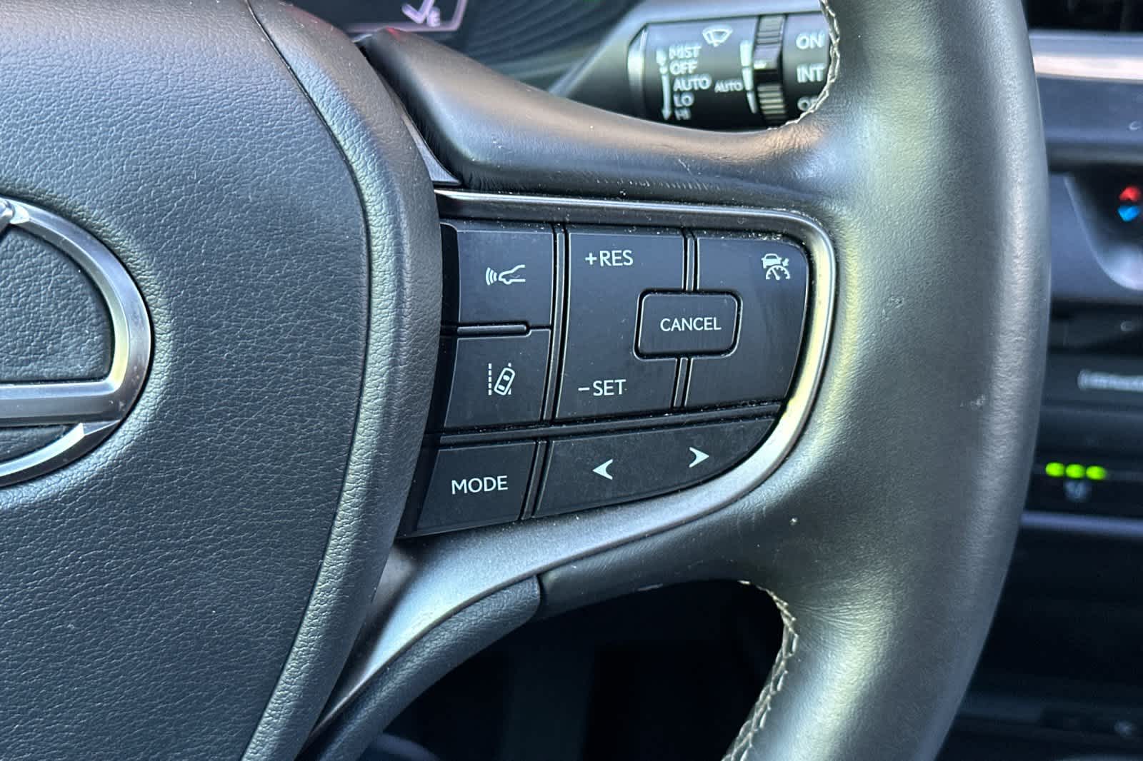 Thumbnail: 2019 Lexus UX - 28