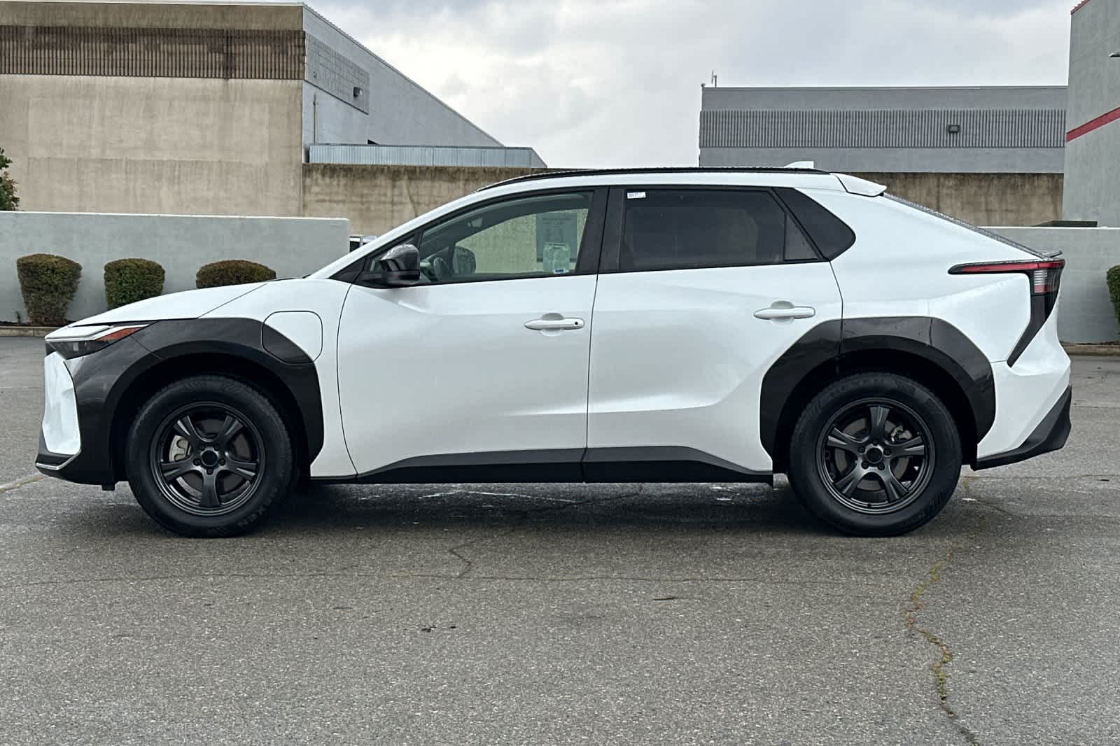 Thumbnail: 2023 Toyota bZ4X - 9