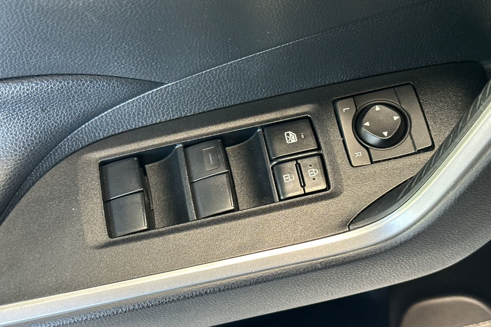 2020 Toyota RAV4 LE 13