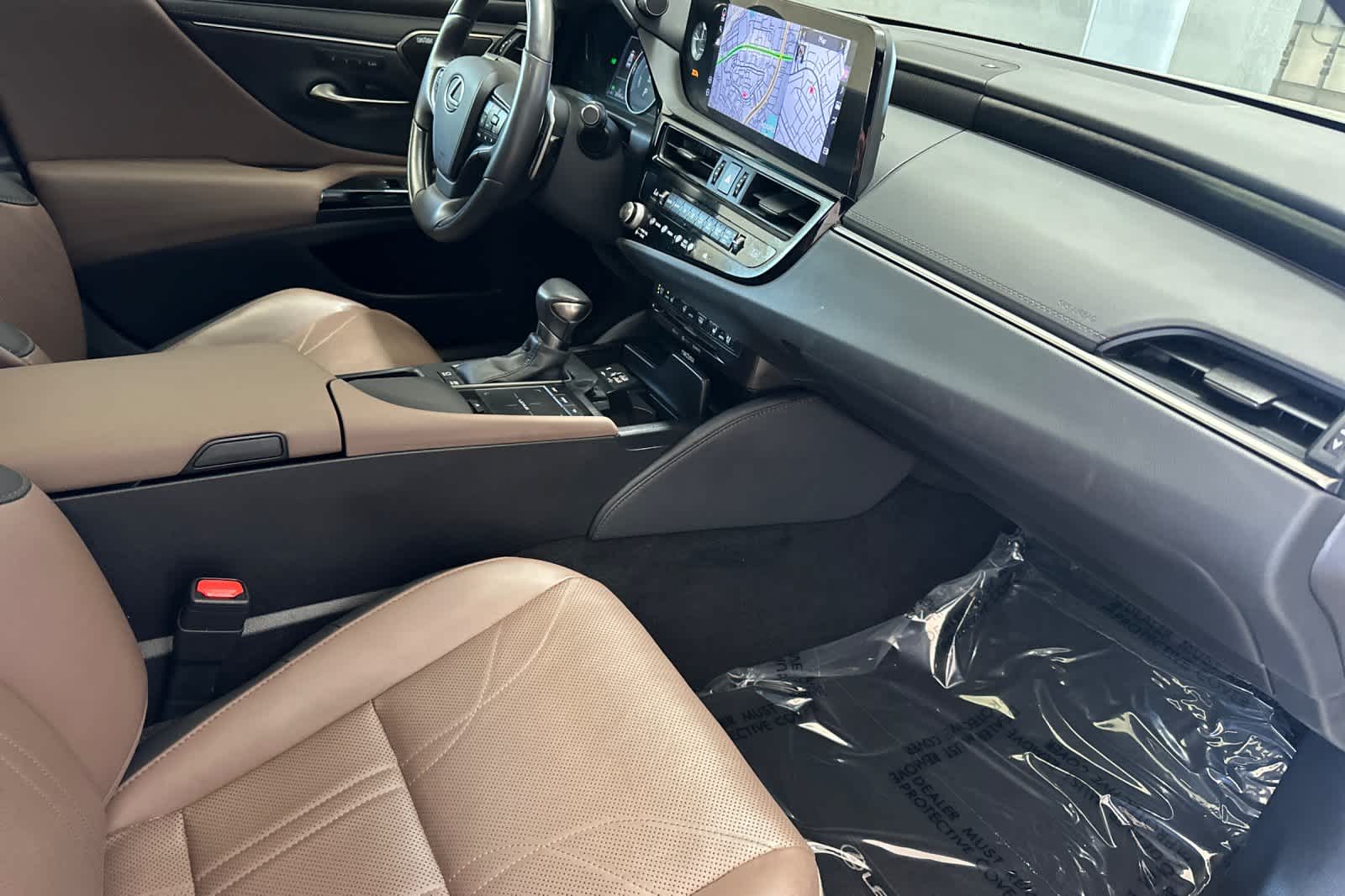Thumbnail: 2022 Lexus ES - 16