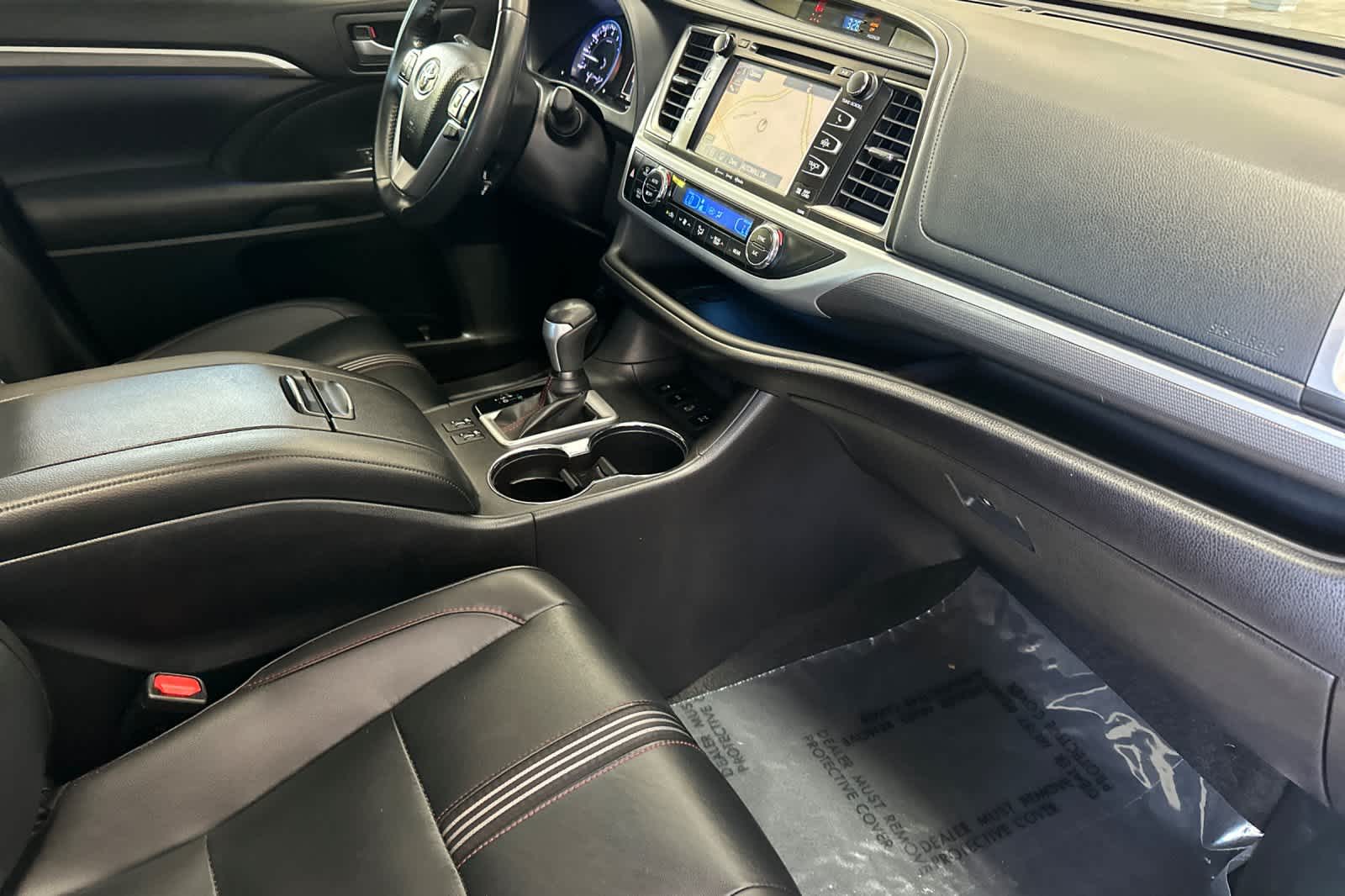 Thumbnail: 2019 Toyota Highlander - 18