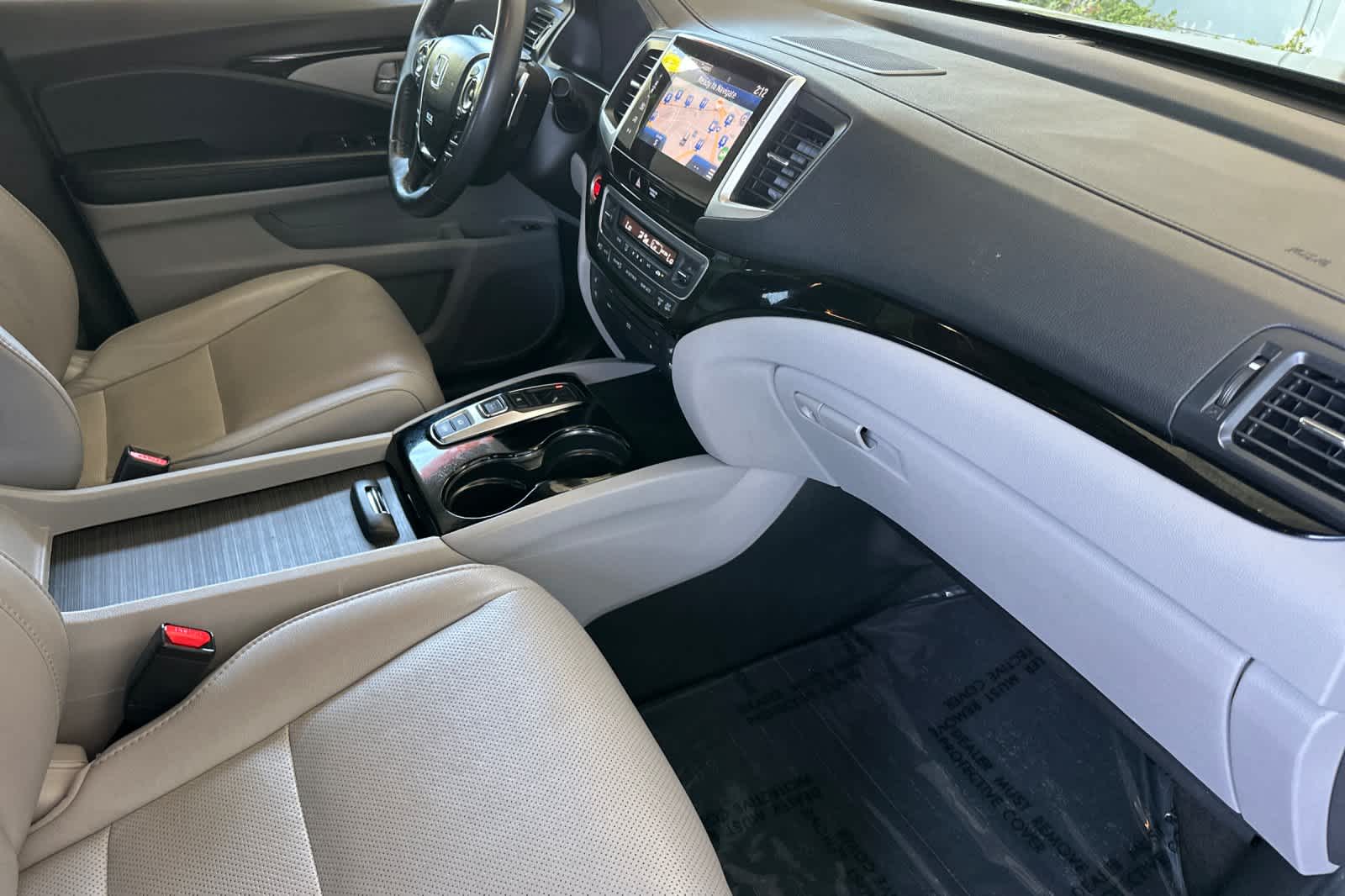 Thumbnail: 2017 Honda Pilot - 19