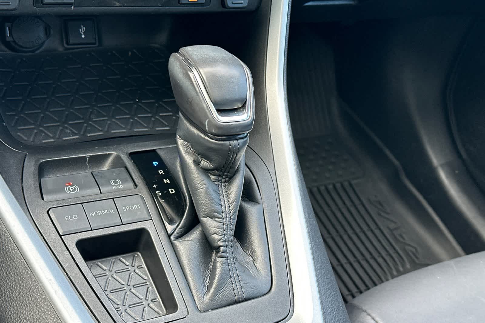 Thumbnail: 2022 Toyota RAV4 - 23