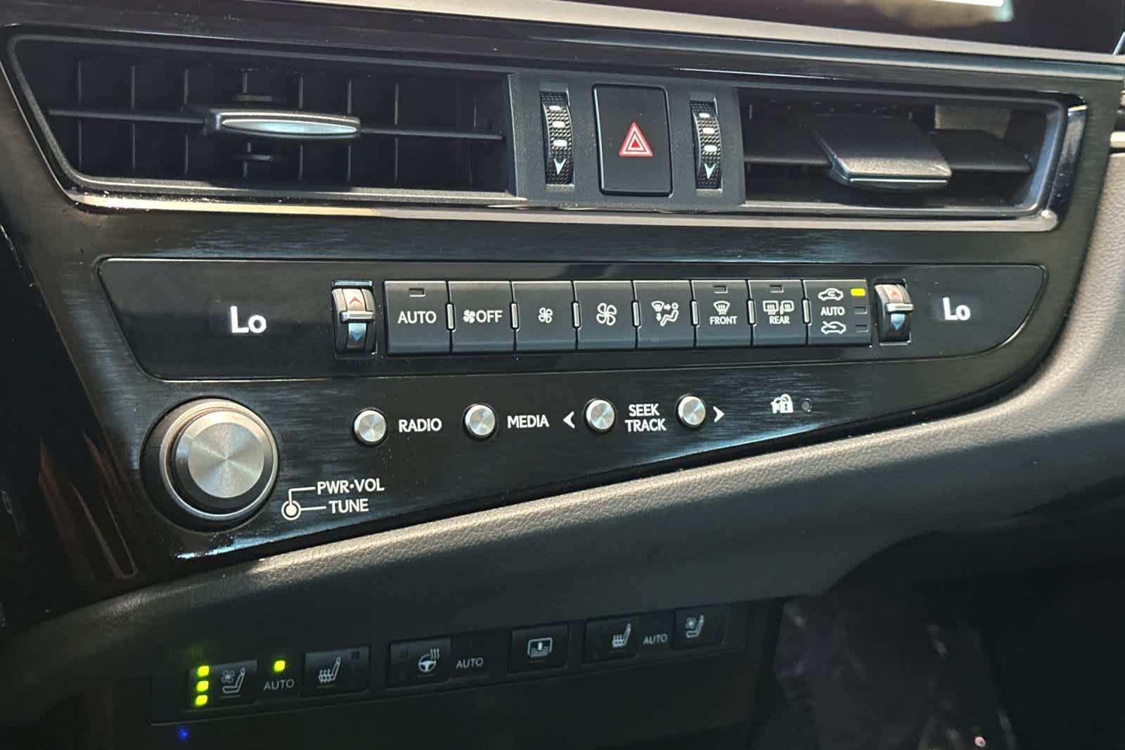 Thumbnail: 2025 Lexus ES - 22