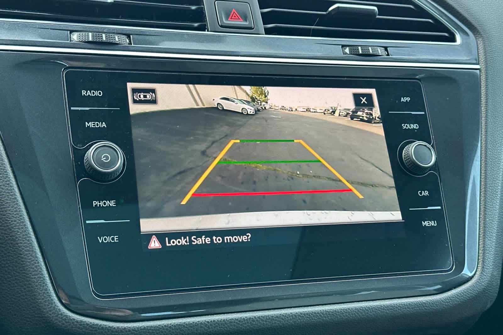 Thumbnail: 2021 Volkswagen Tiguan - 22