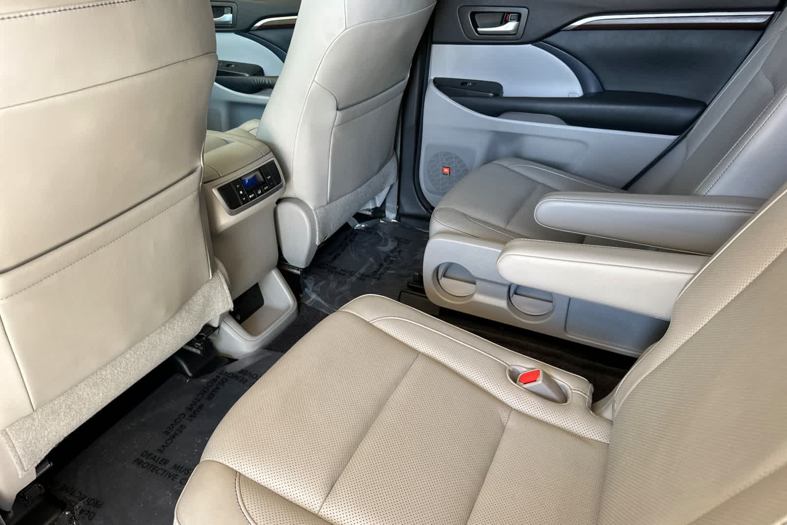 Thumbnail: 2014 Toyota Highlander - 4