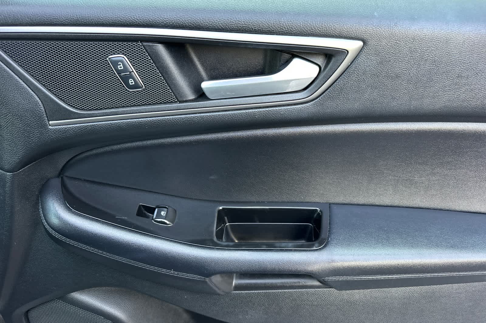 Thumbnail: 2015 Ford Edge - 19