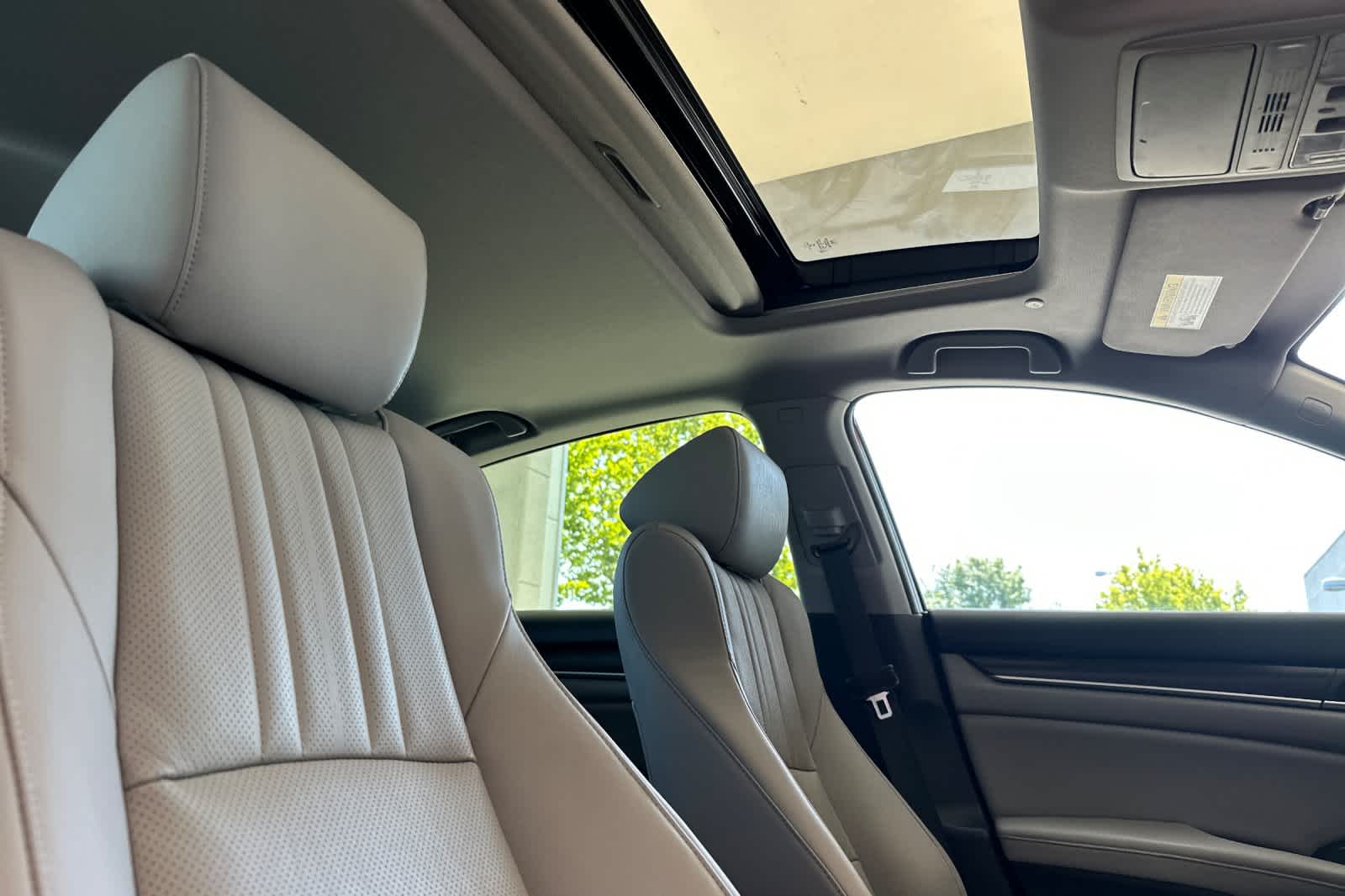 Thumbnail: 2018 Honda Accord - 17
