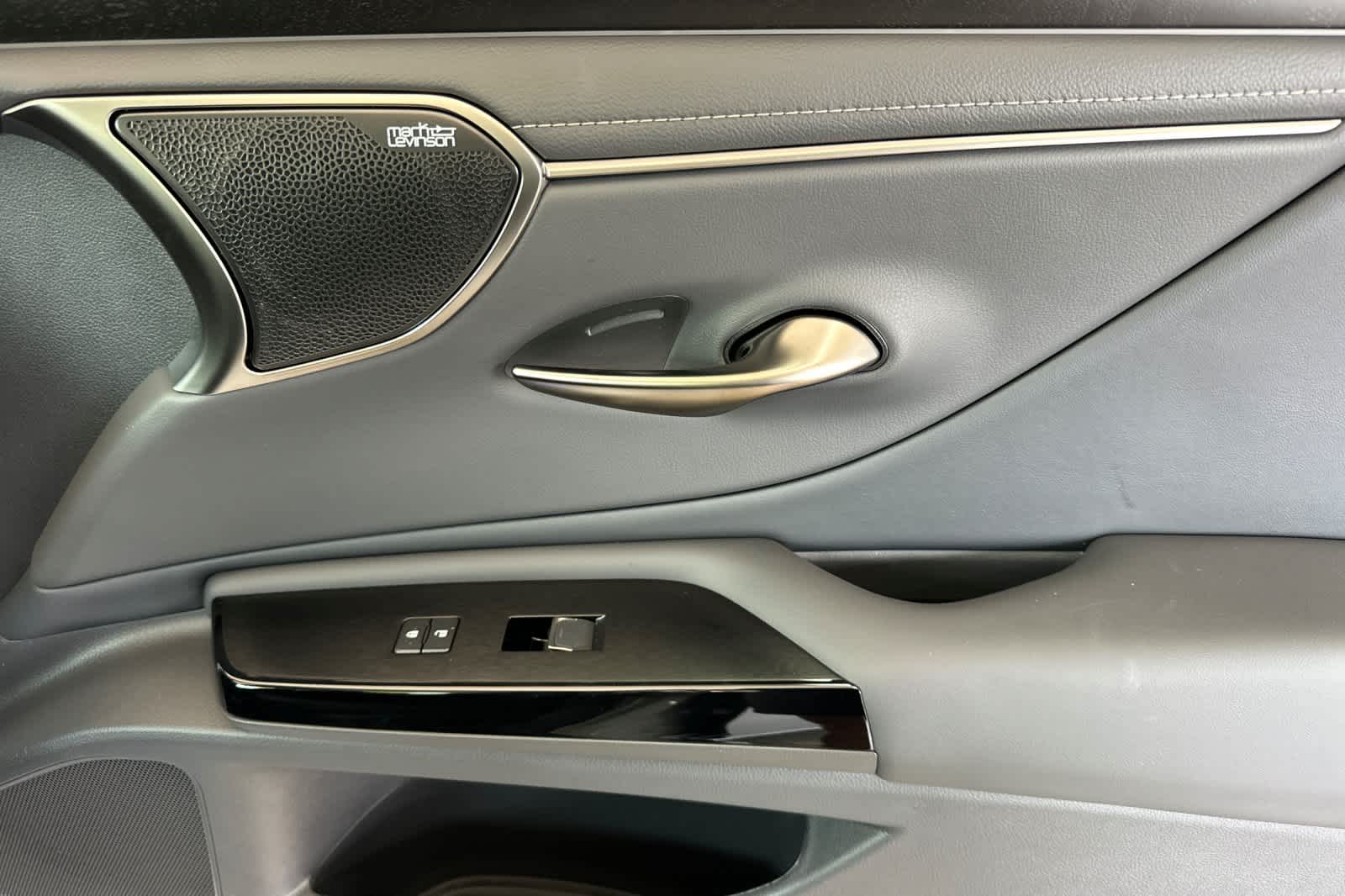 Thumbnail: 2025 Lexus ES - 18