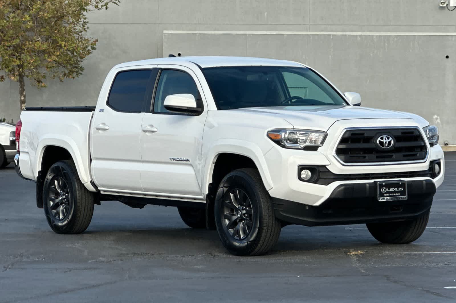 Thumbnail: 2017 Toyota Tacoma - 5