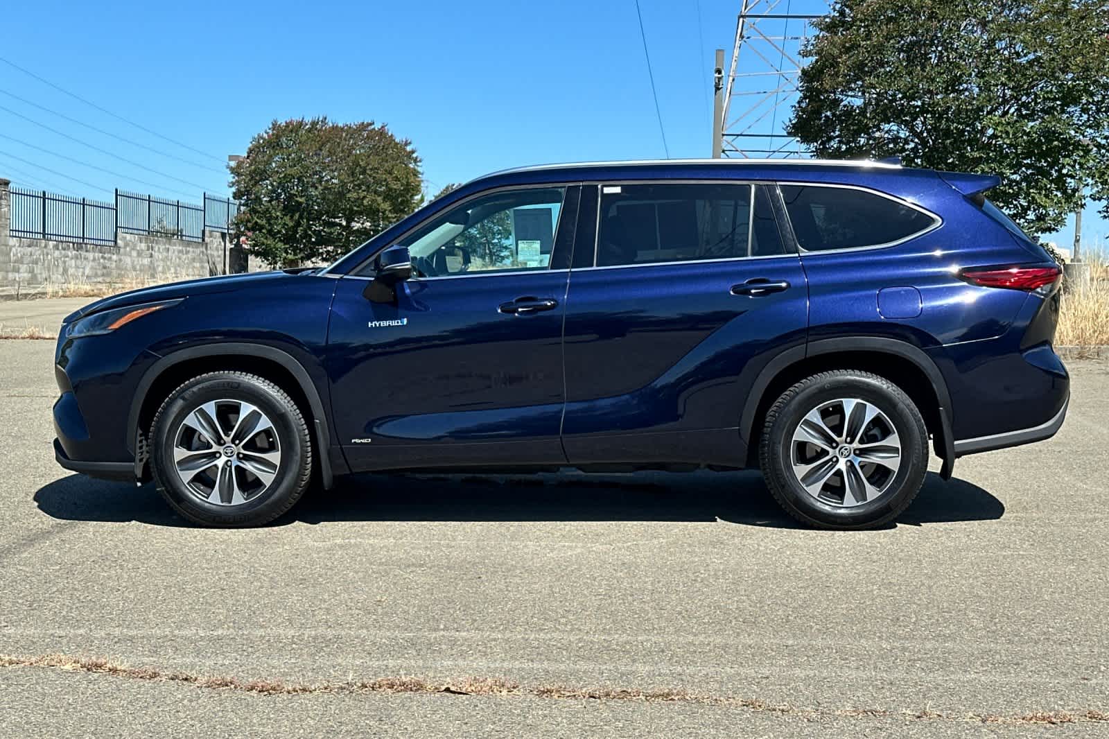Thumbnail: 2021 Toyota Highlander - 8