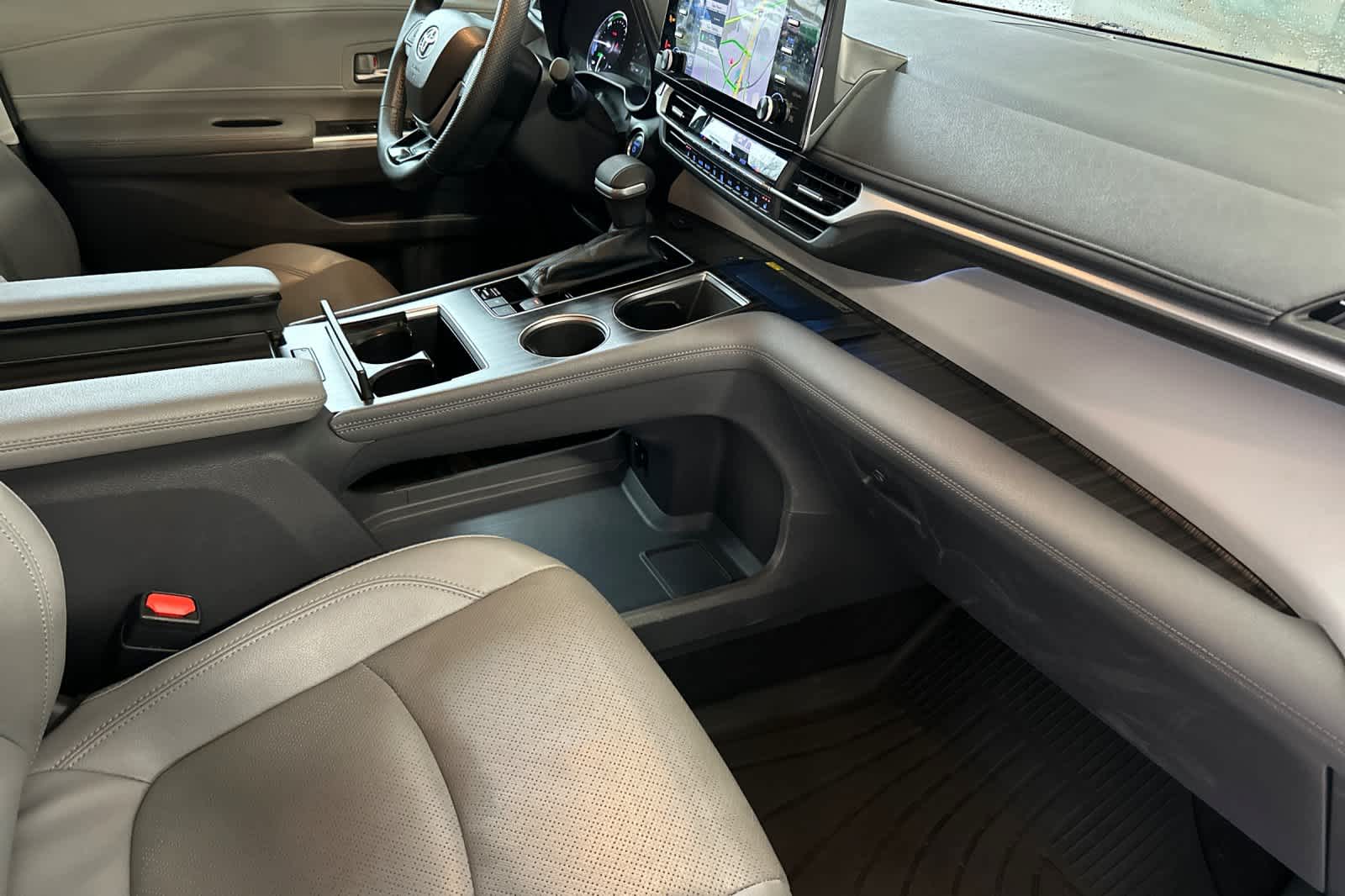 Thumbnail: 2022 Toyota Sienna - 17