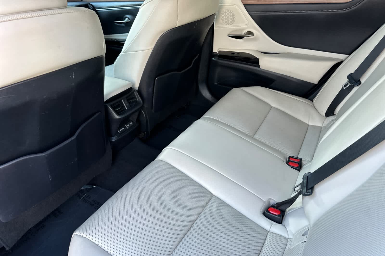 Thumbnail: 2023 Lexus ES - 4