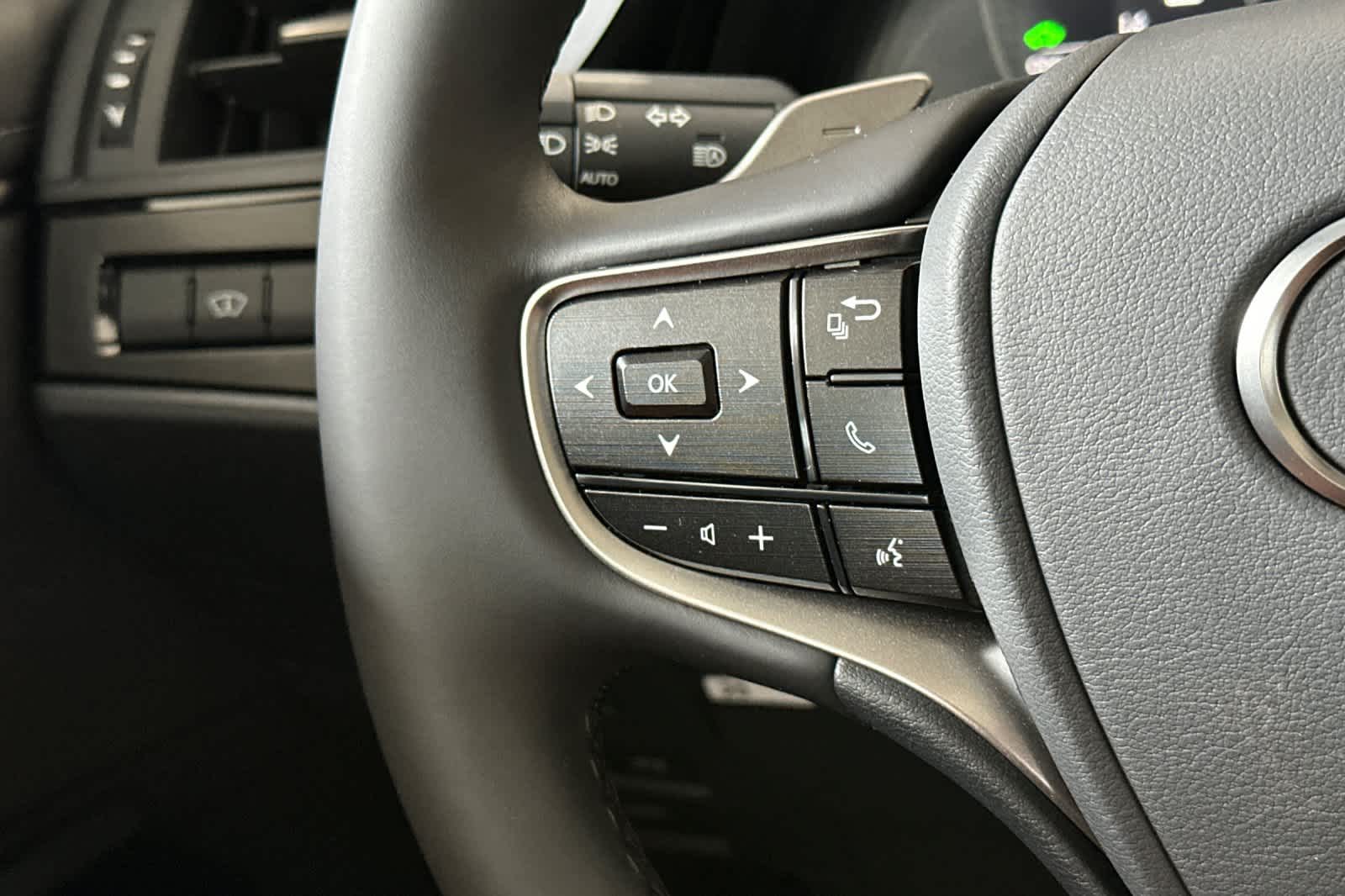 Thumbnail: 2025 Lexus ES - 25