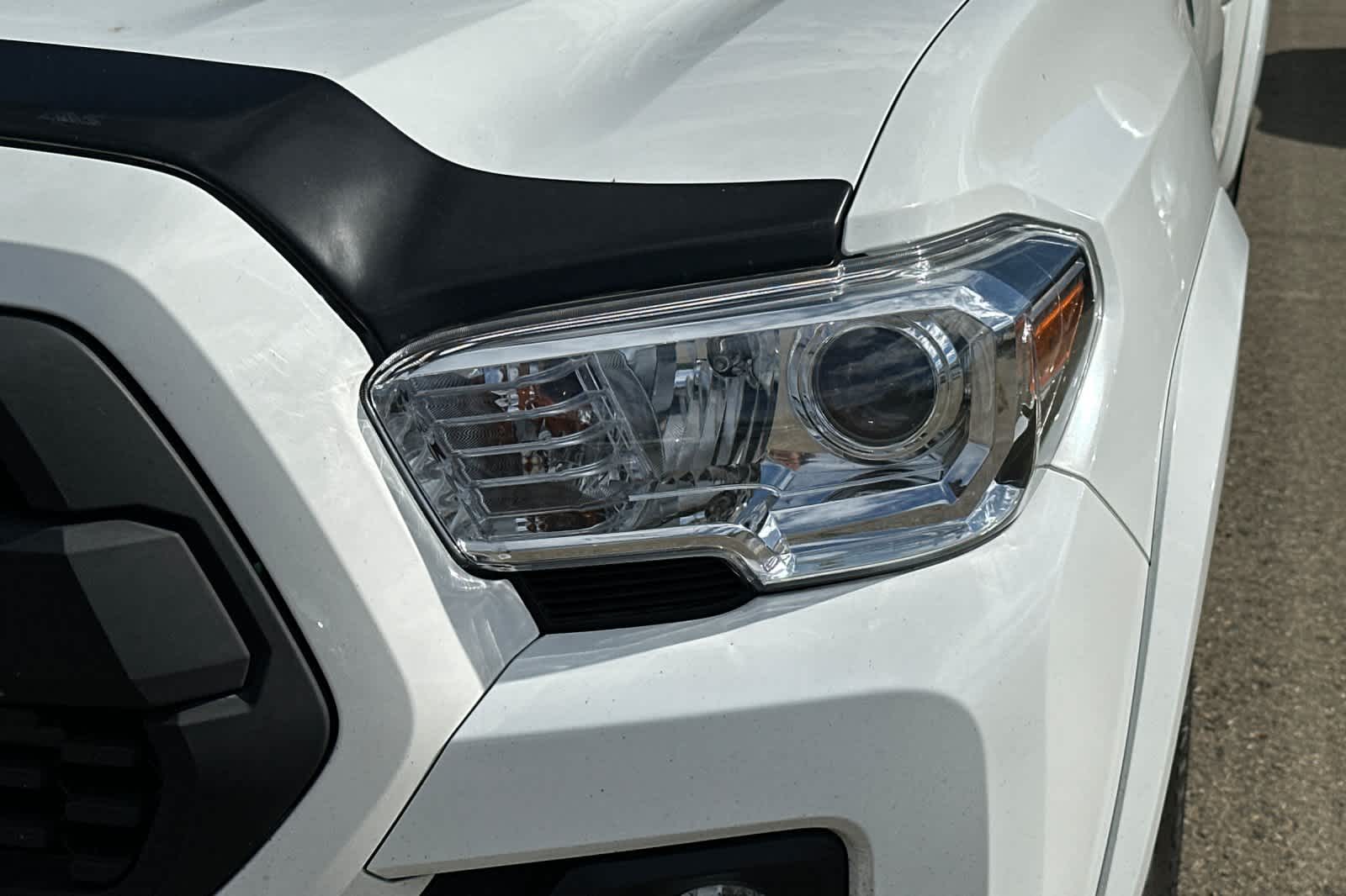 Thumbnail: 2022 Toyota Tacoma - 11