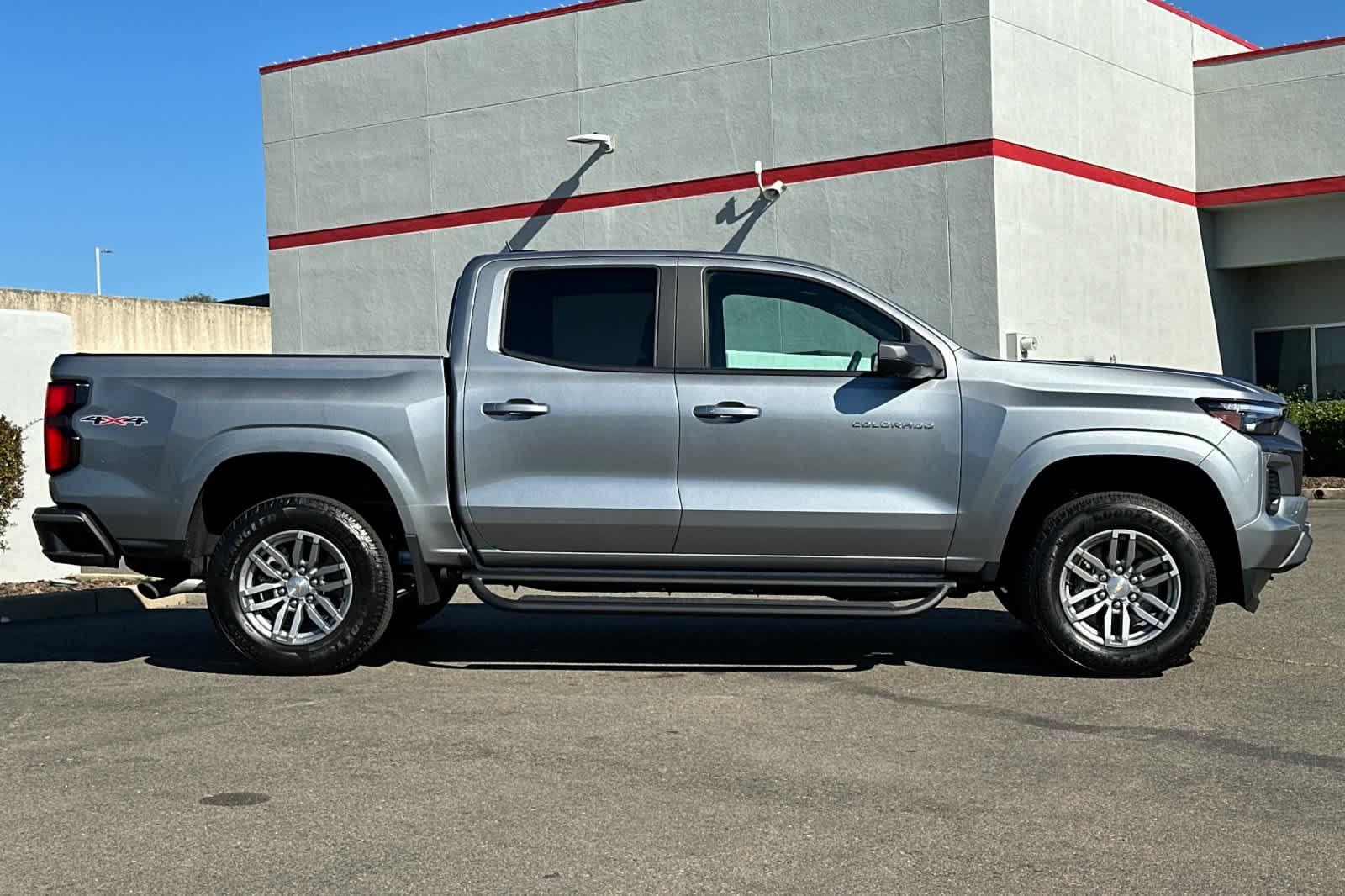 Thumbnail: 2024 Chevrolet Colorado - 6