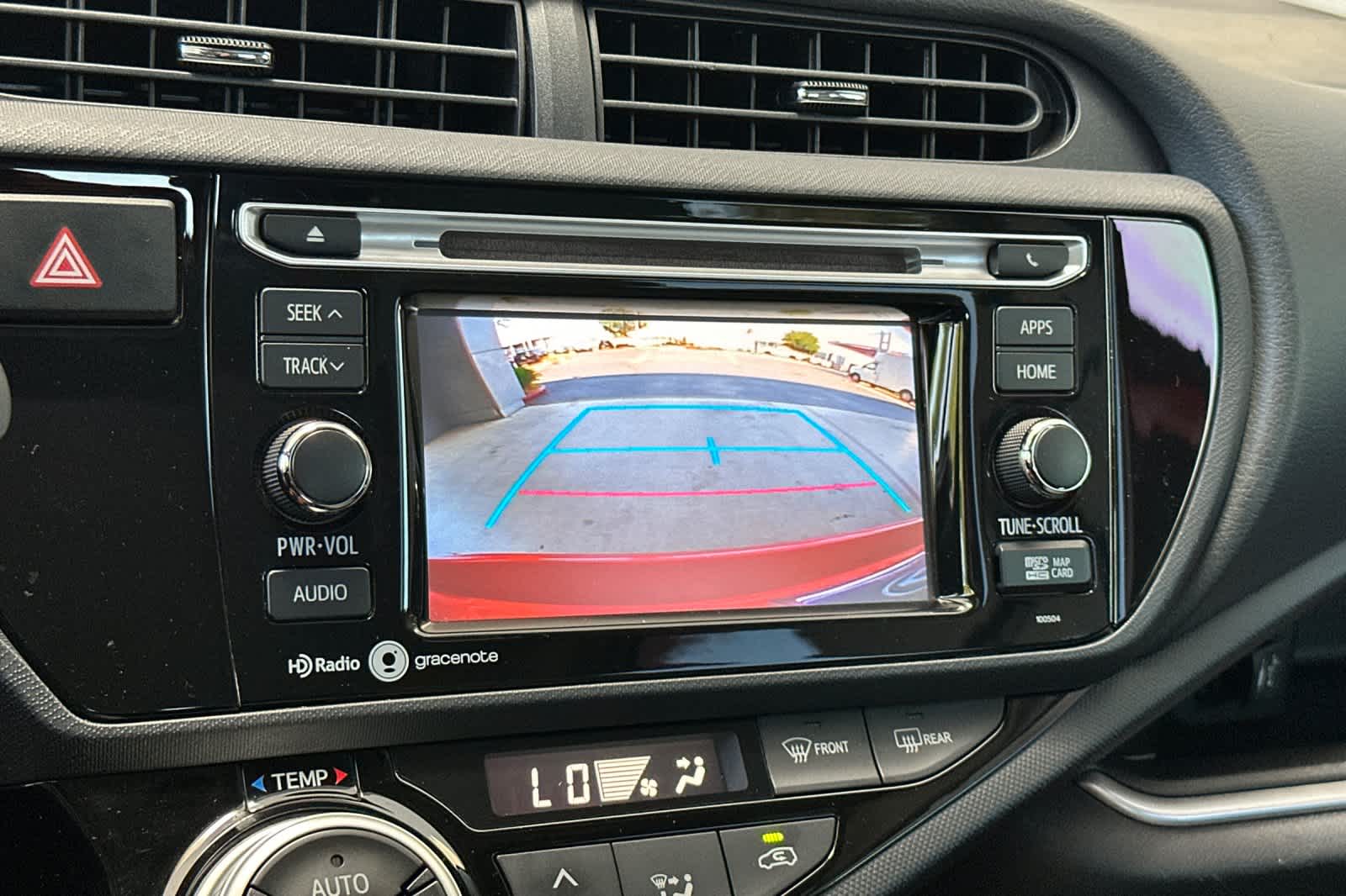 Thumbnail: 2015 Toyota Prius c - 21