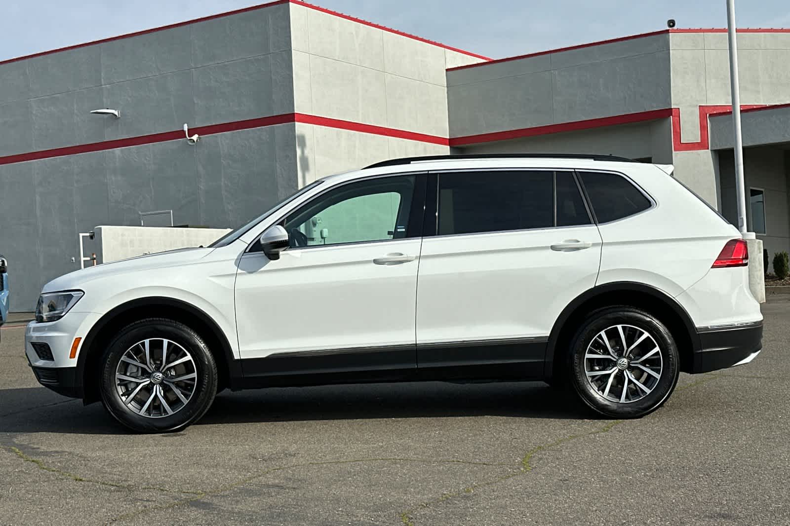 Thumbnail: 2018 Volkswagen Tiguan - 9