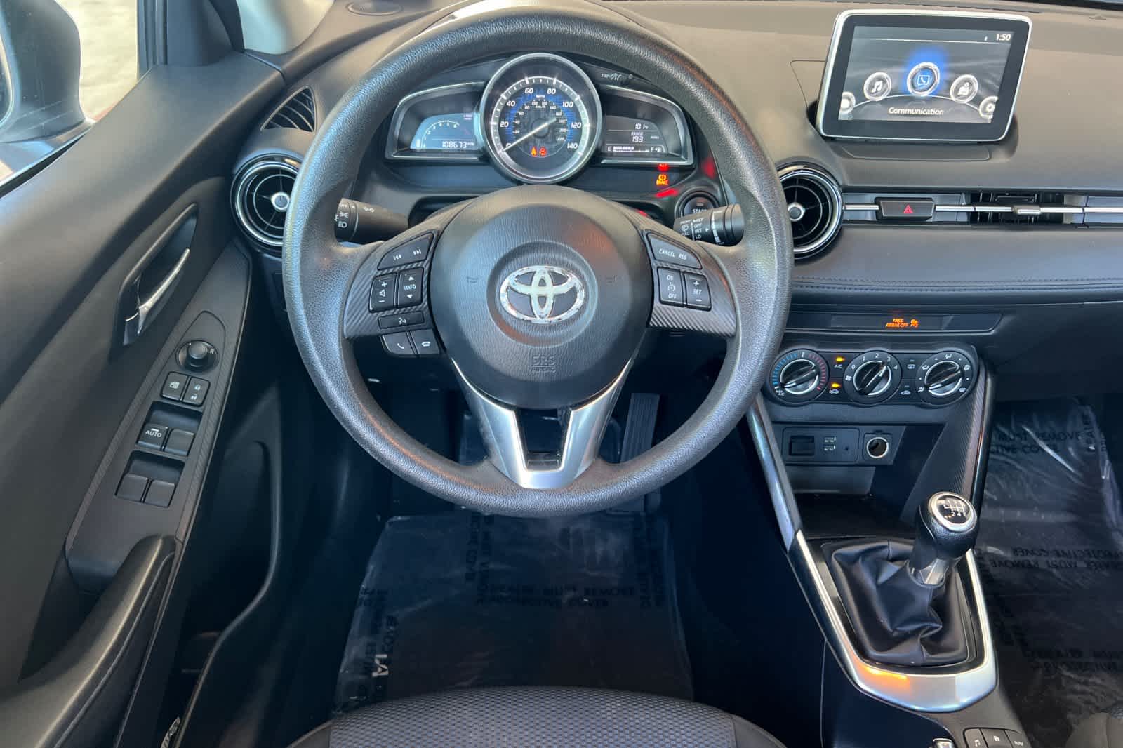 Thumbnail: 2017 Toyota Yaris iA - 14