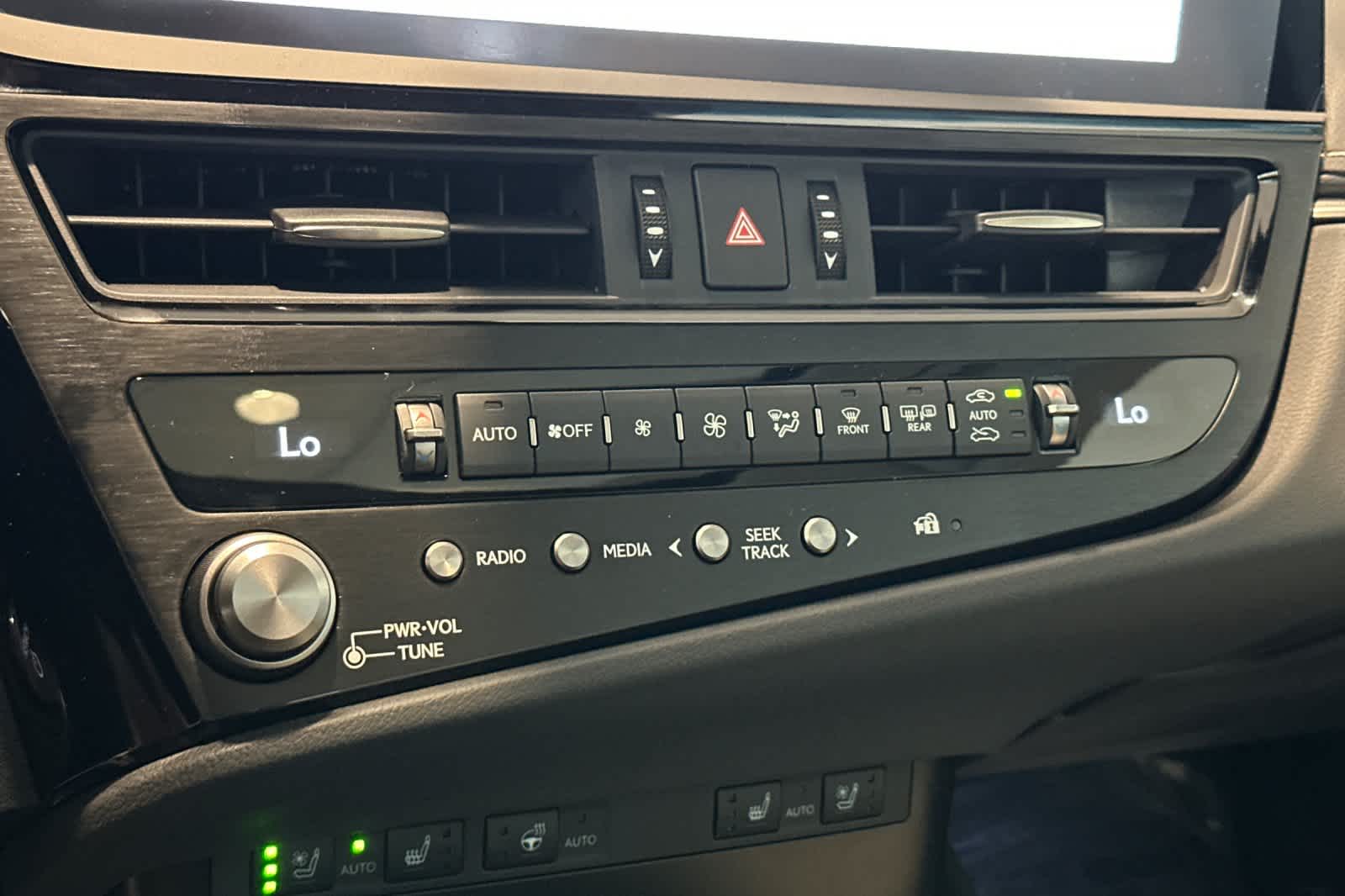 Thumbnail: 2025 Lexus ES - 20