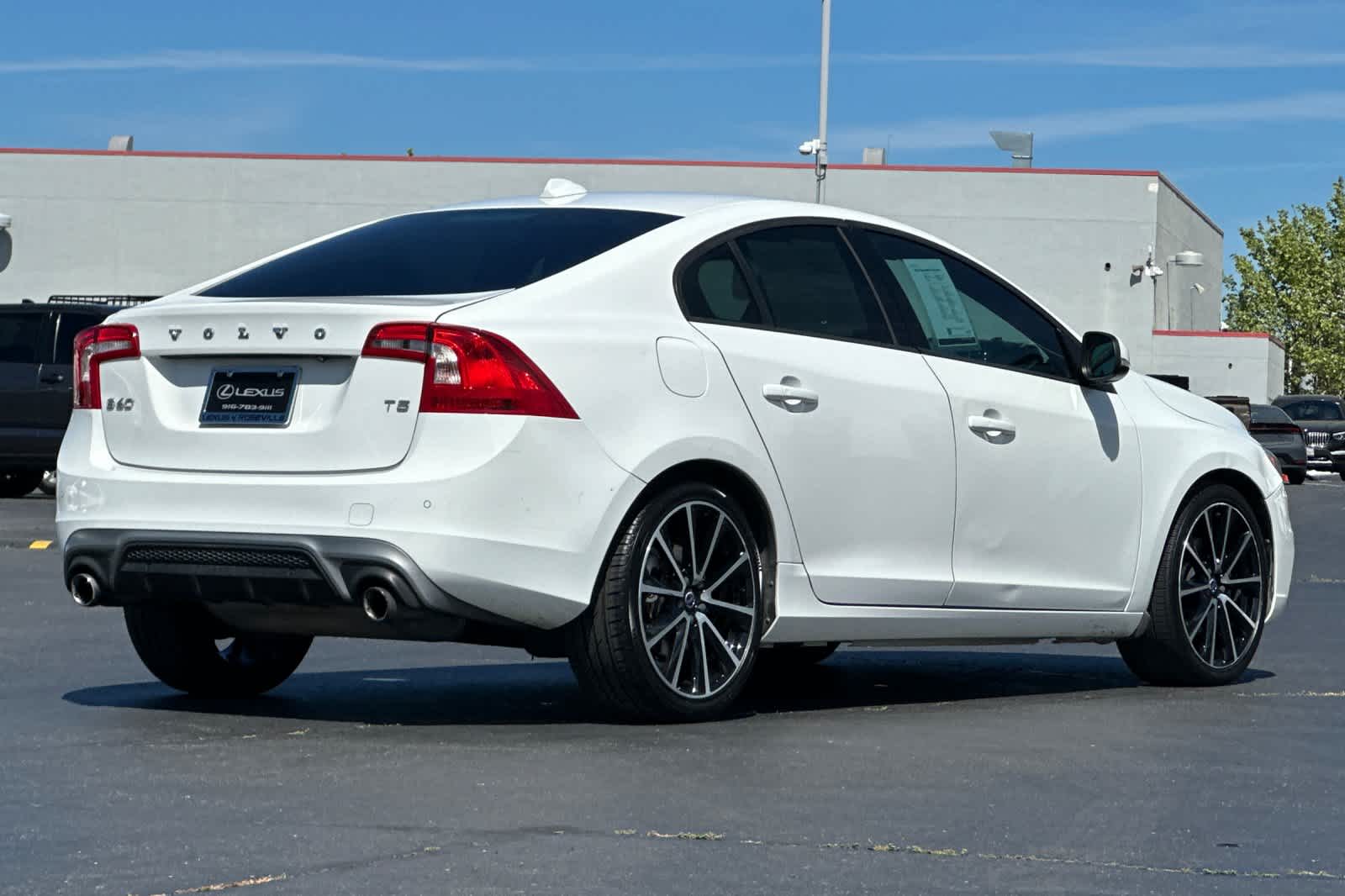 Thumbnail: 2017 Volvo S60 - 2