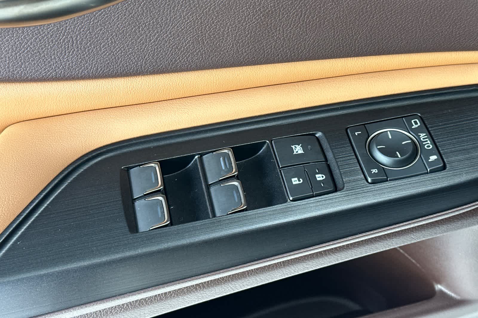 Thumbnail: 2021 Lexus ES - 13