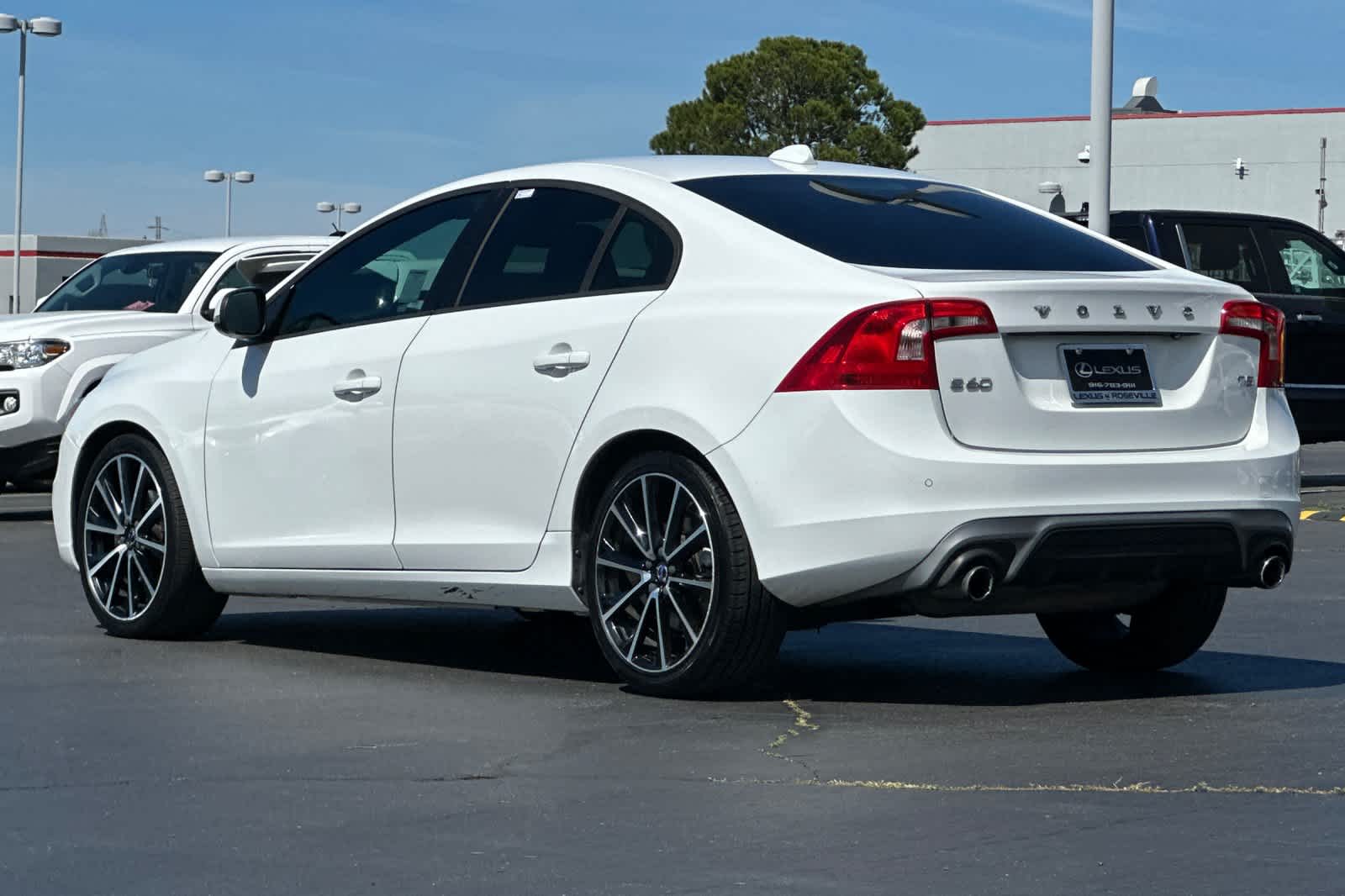 Thumbnail: 2017 Volvo S60 - 7