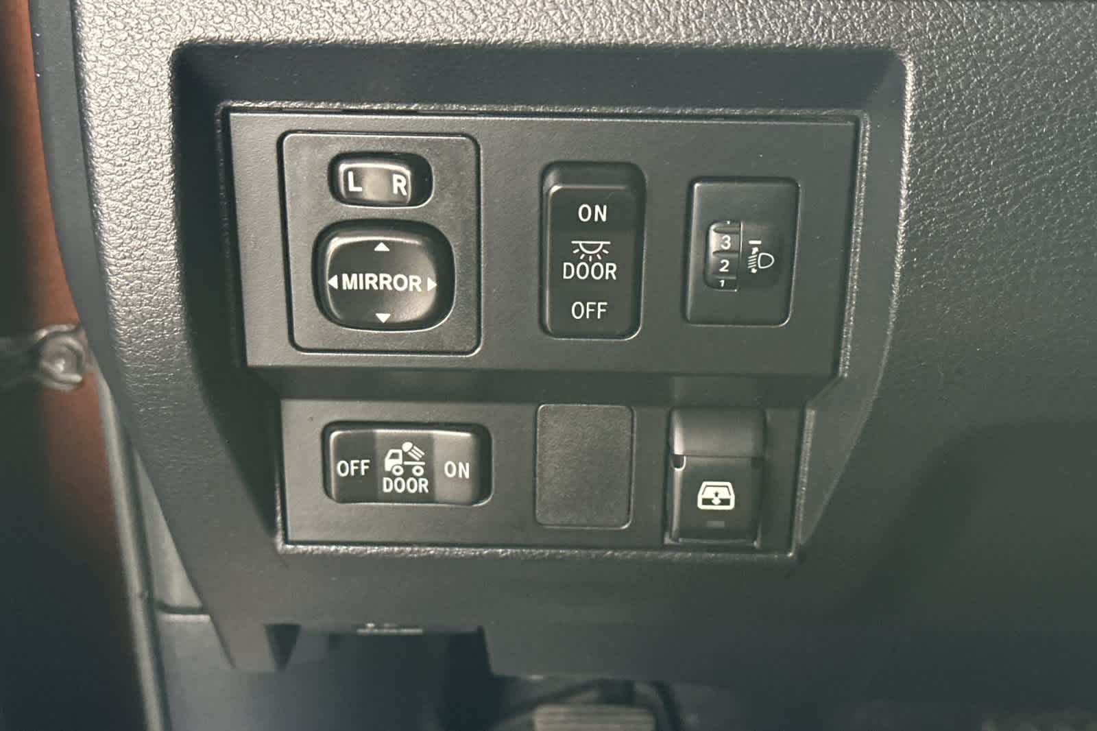 Thumbnail: 2016 Toyota Tundra - 30