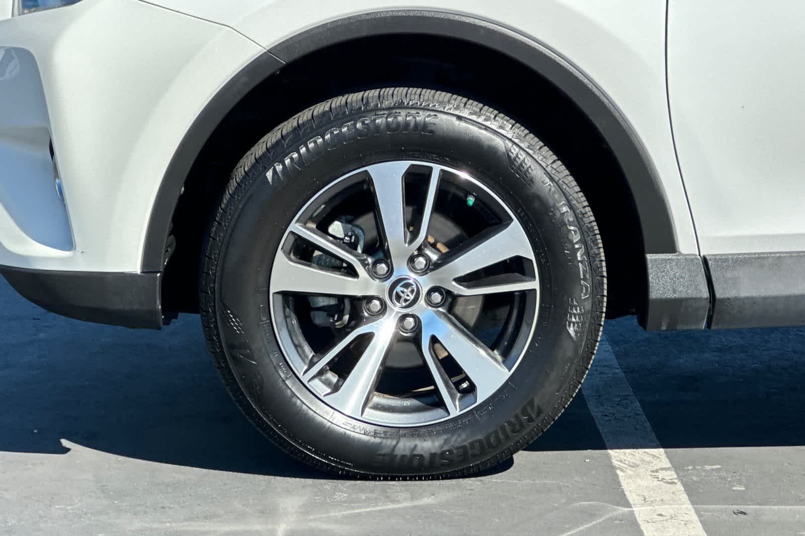 Thumbnail: 2018 Toyota RAV4 - 30