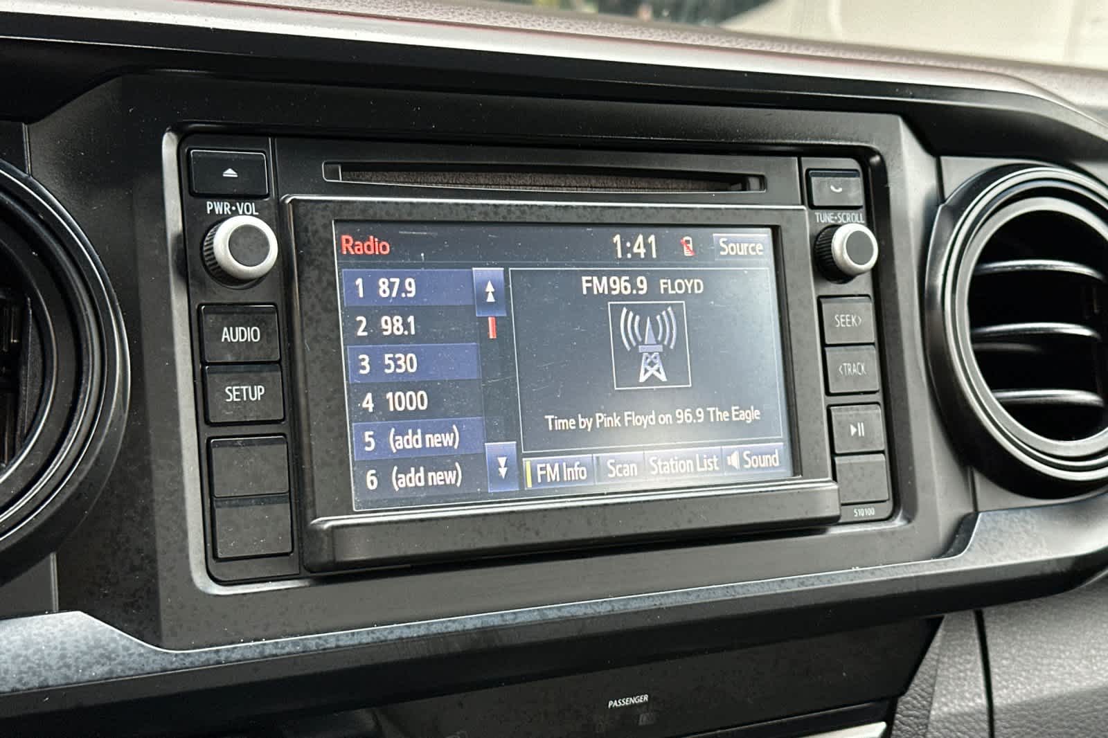 Thumbnail: 2016 Toyota Tacoma - 18