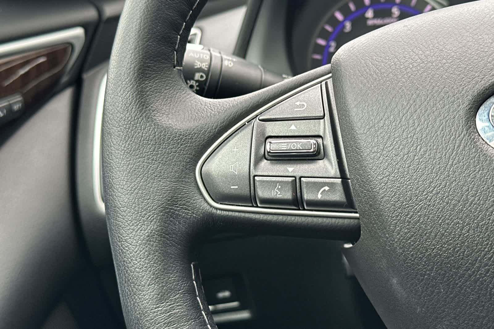 Thumbnail: 2014 INFINITI Q50 - 26