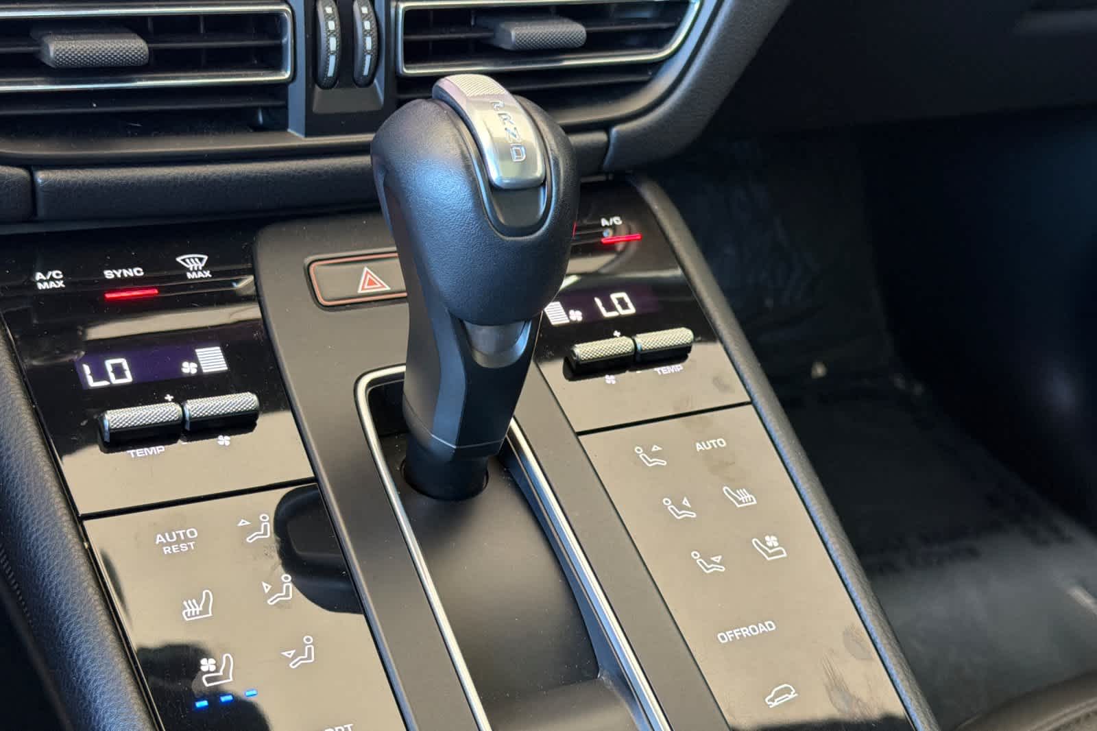 Thumbnail: 2022 Porsche Macan - 23