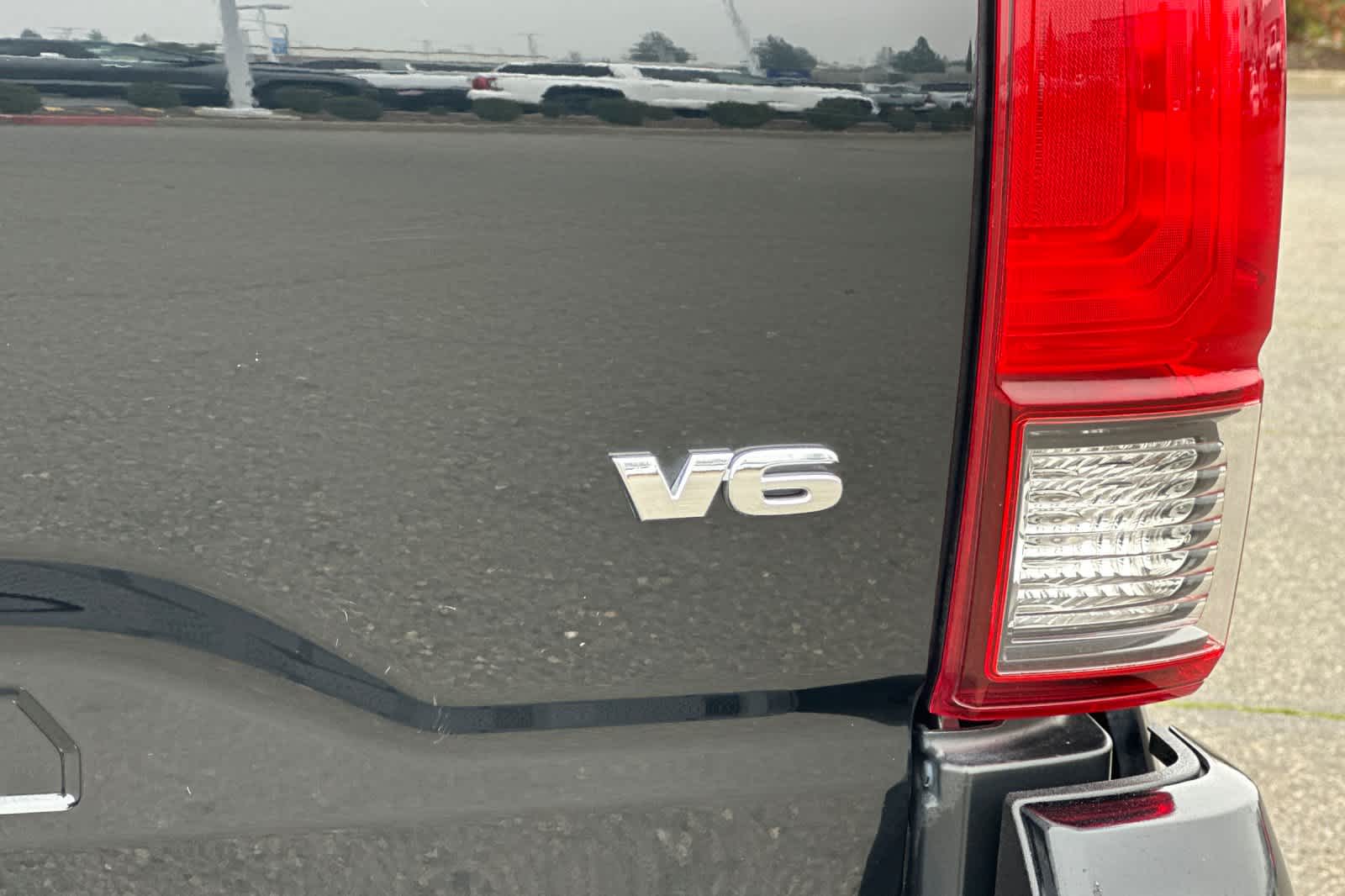 Thumbnail: 2018 Toyota Tacoma - 31