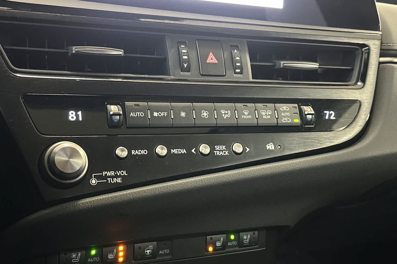 Thumbnail: 2024 Lexus ES - 21