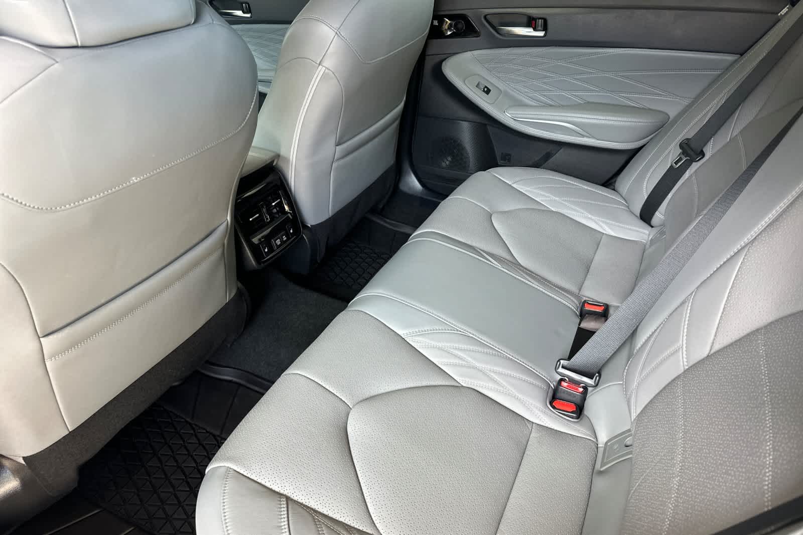 Thumbnail: 2021 Toyota Avalon - 4