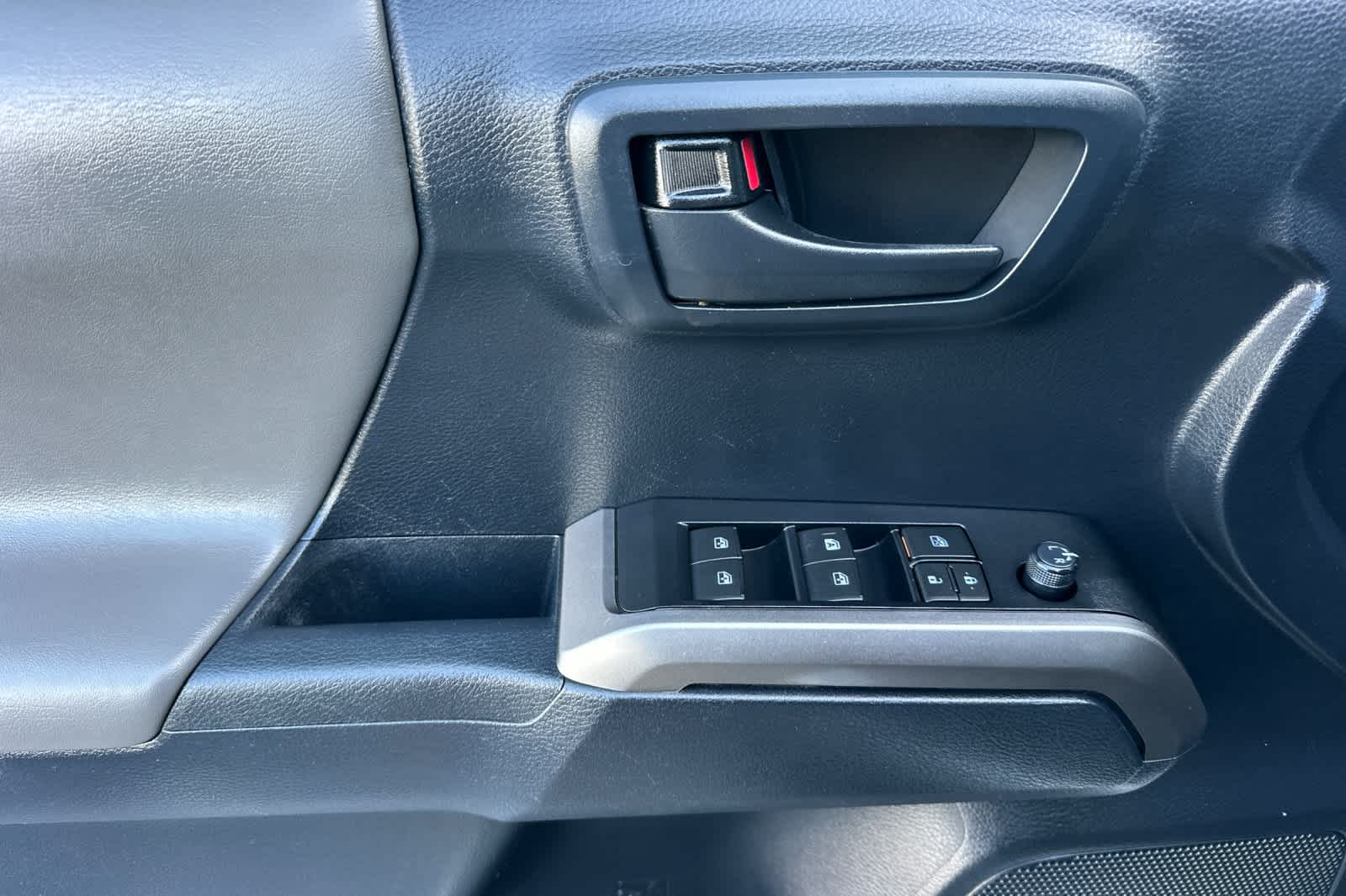 Thumbnail: 2019 Toyota Tacoma - 12